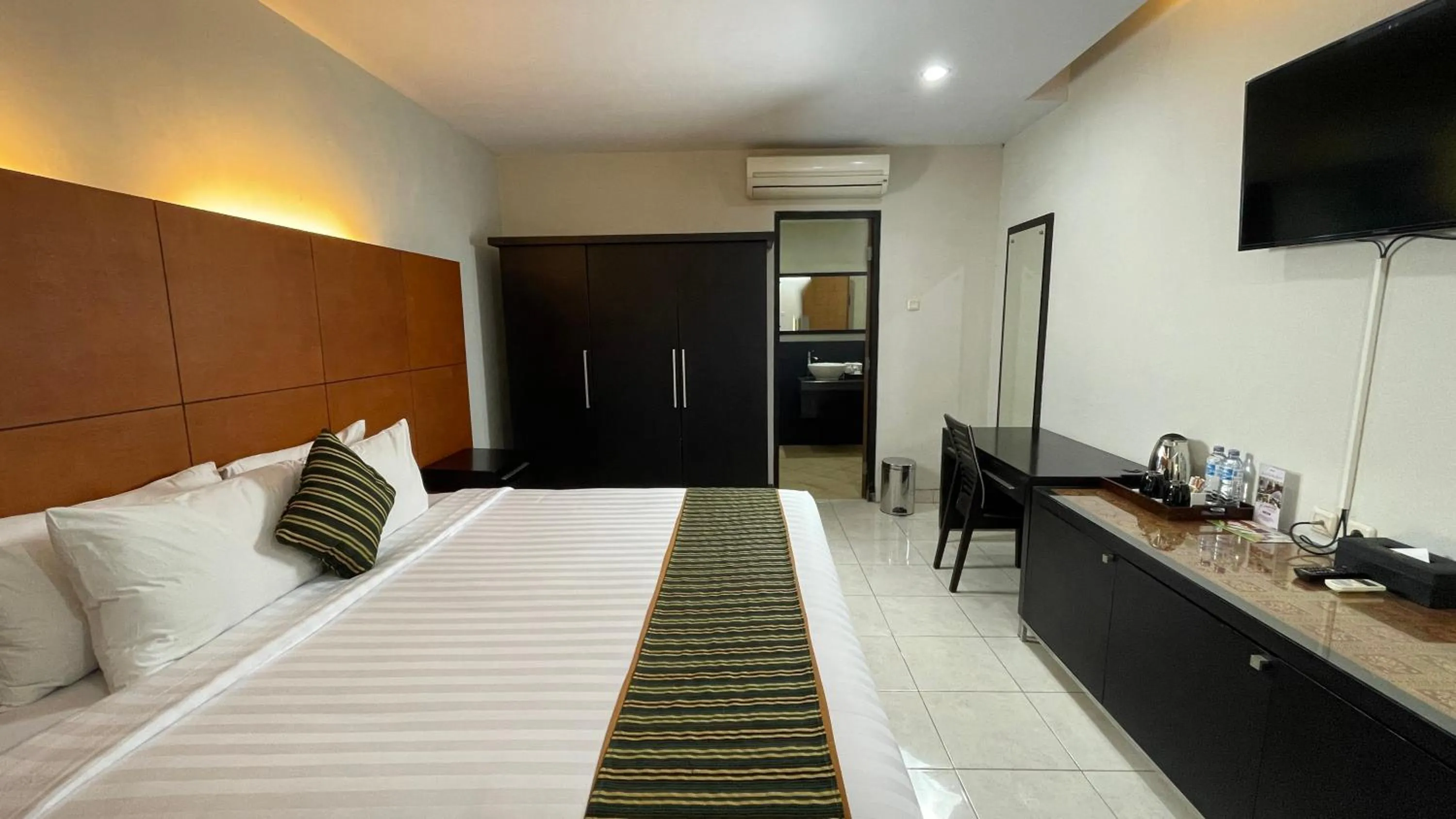 Bed in LPP Convention Hotel Demangan