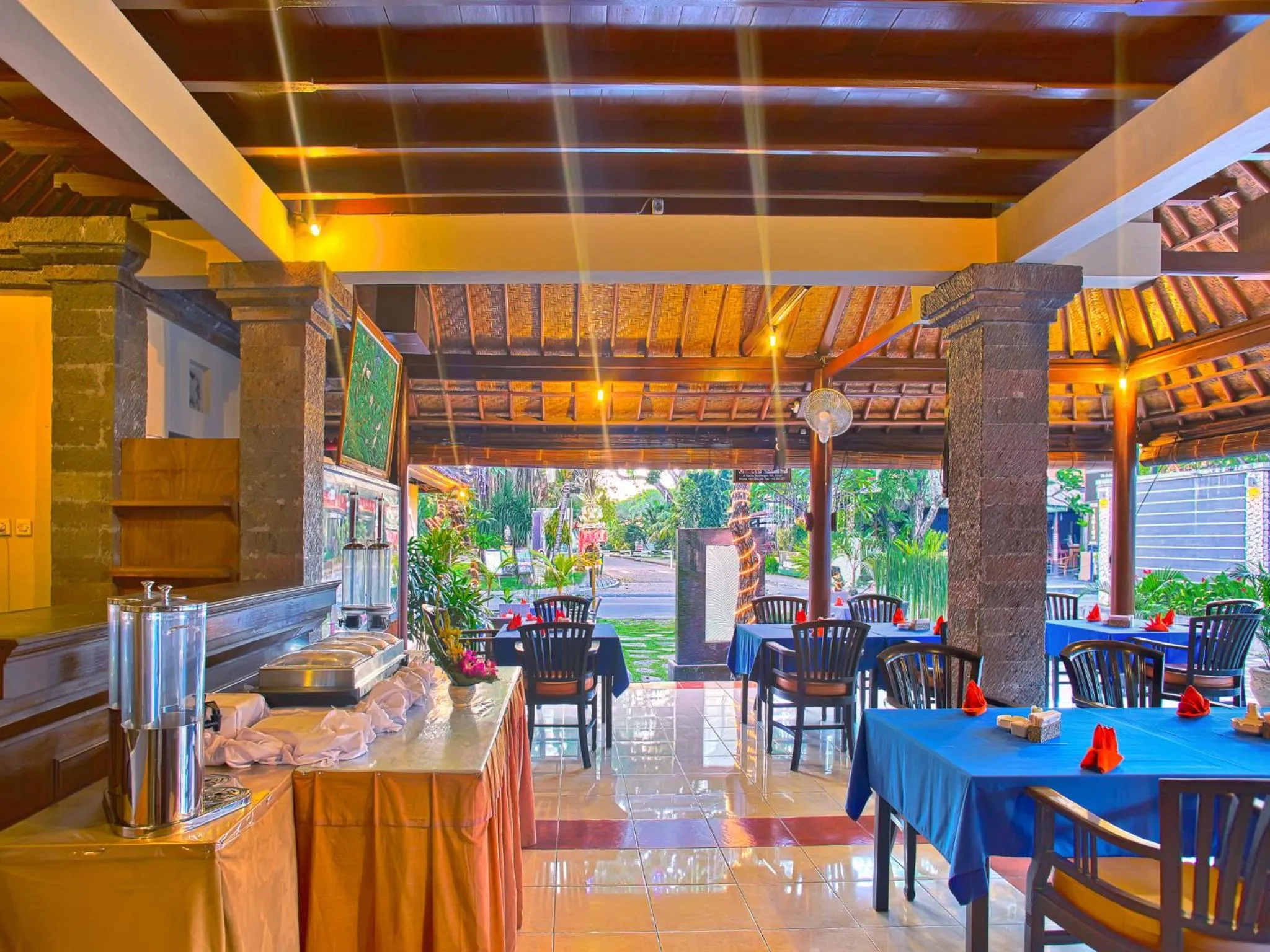 Restaurant/places to eat in Puri Sading Hotel