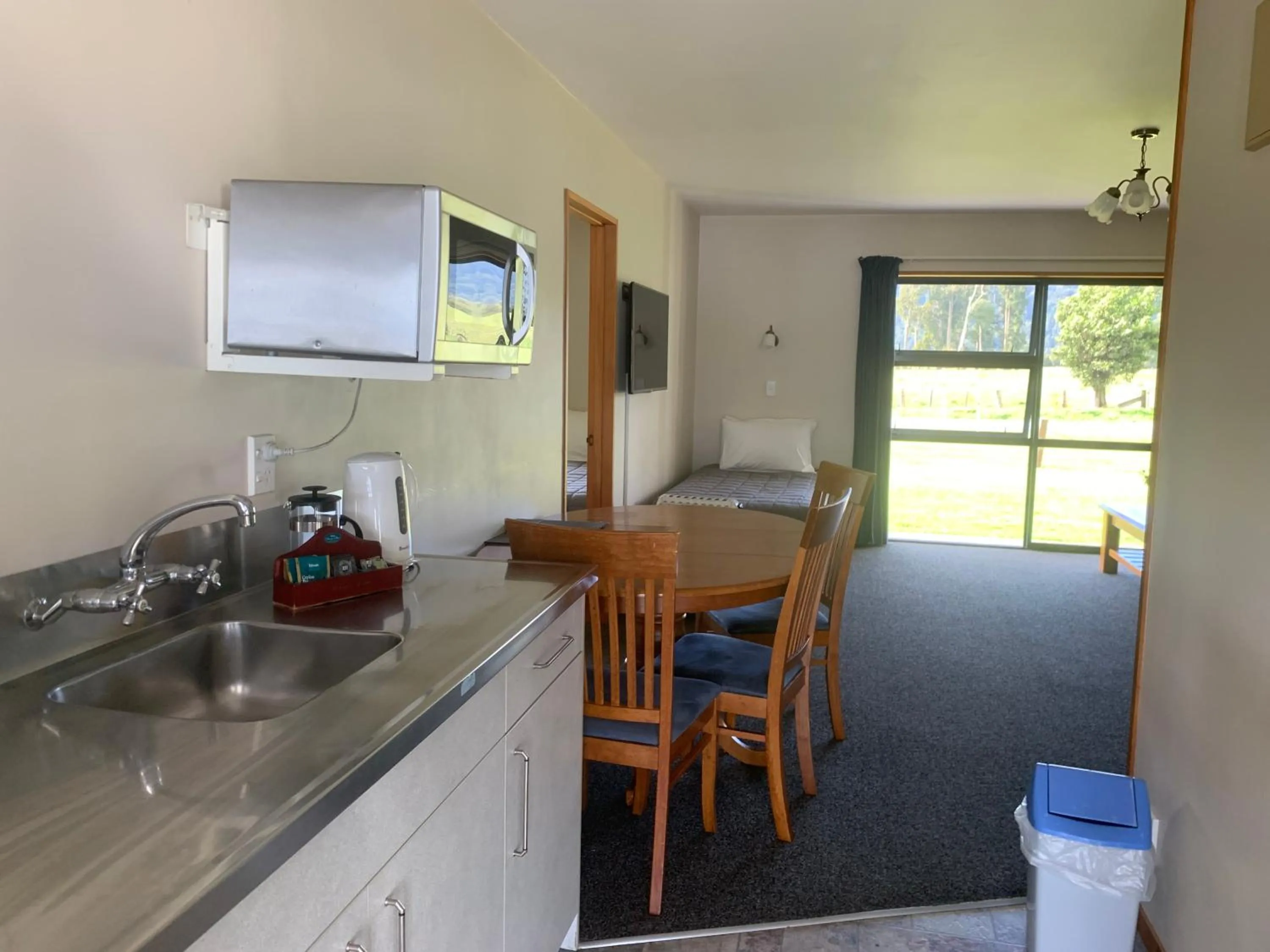 Dining area in Mt Cook View Motel - Fox Glacier