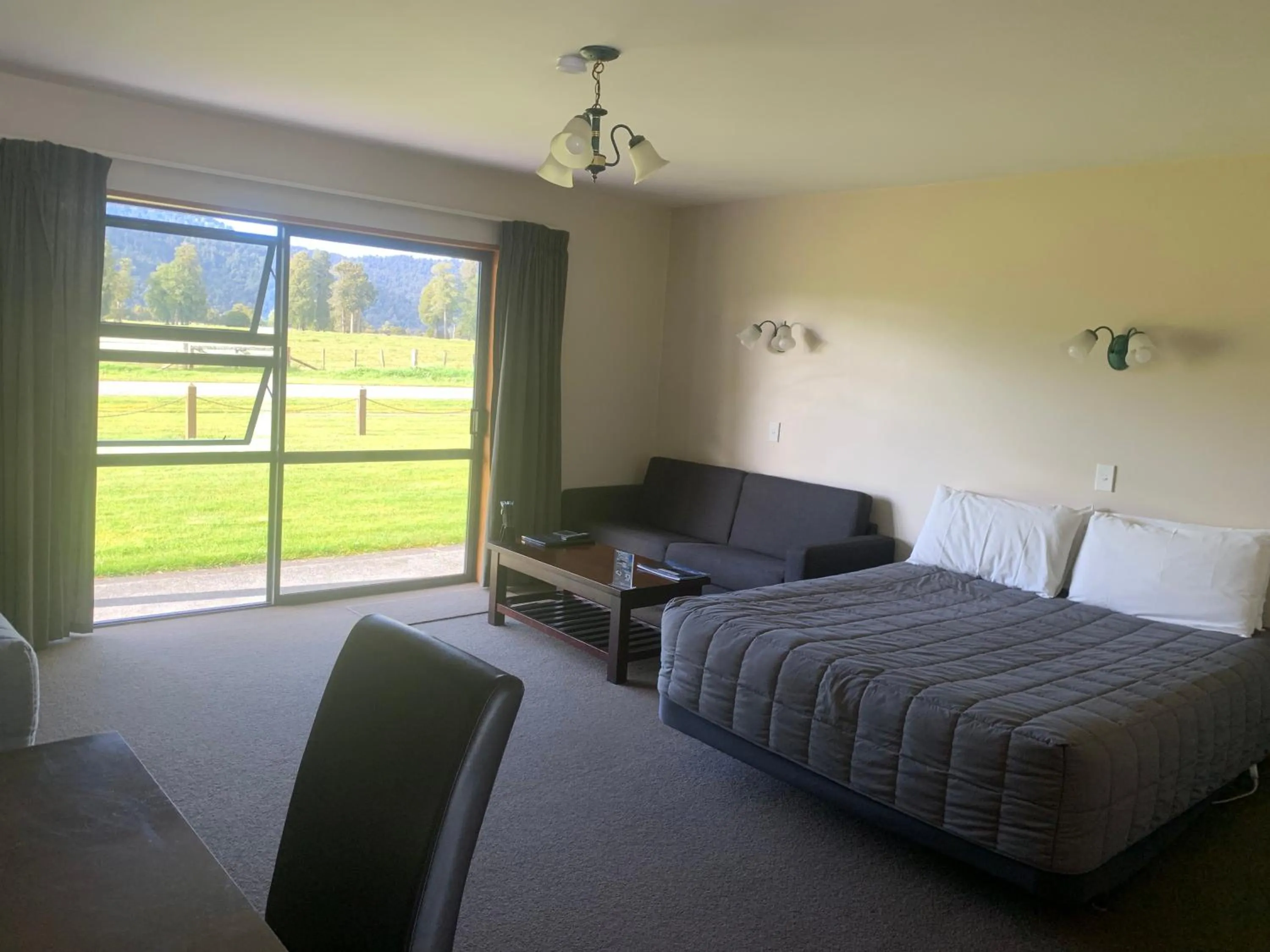 Bed in Mt Cook View Motel - Fox Glacier