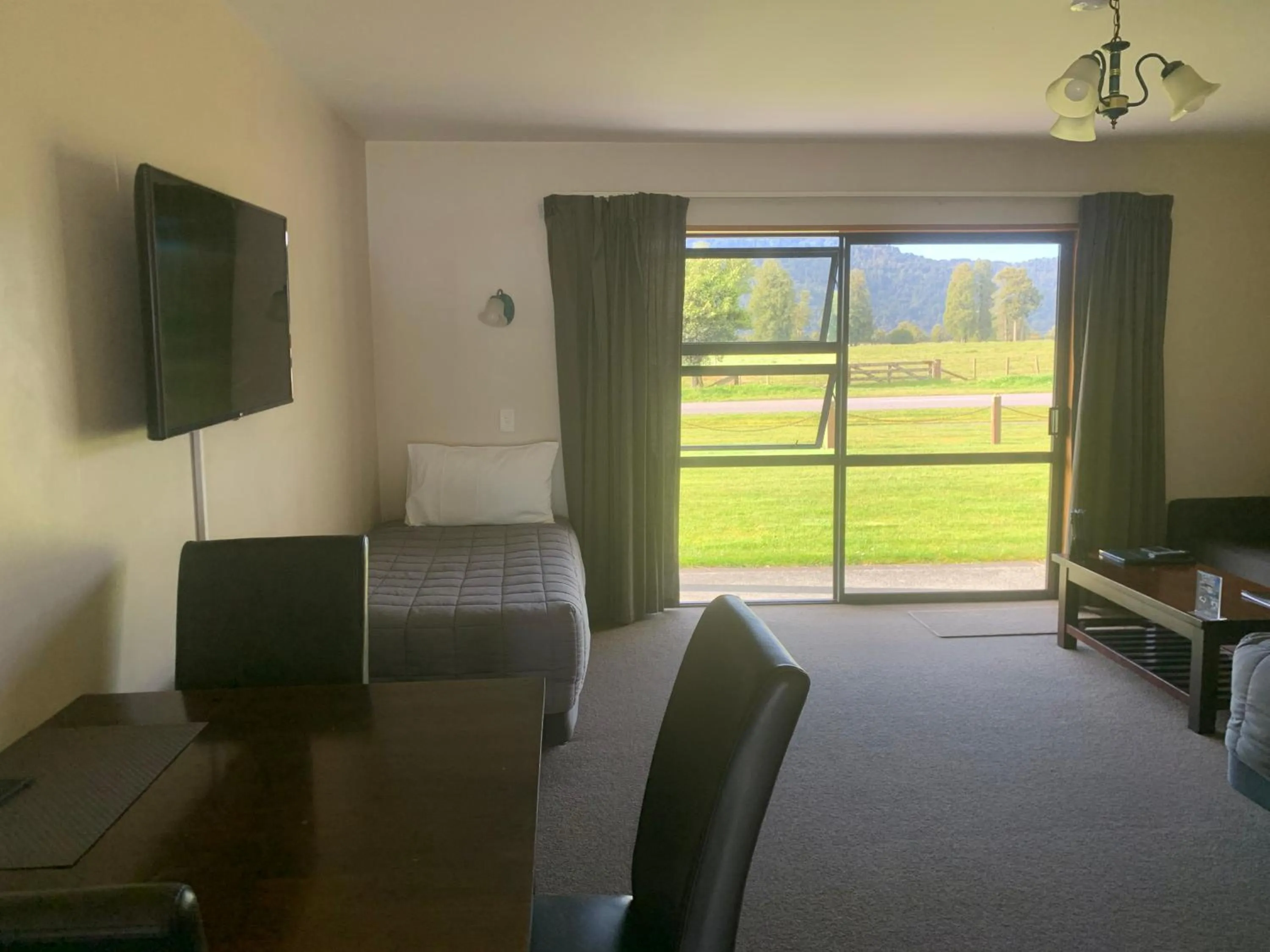 Bed in Mt Cook View Motel - Fox Glacier