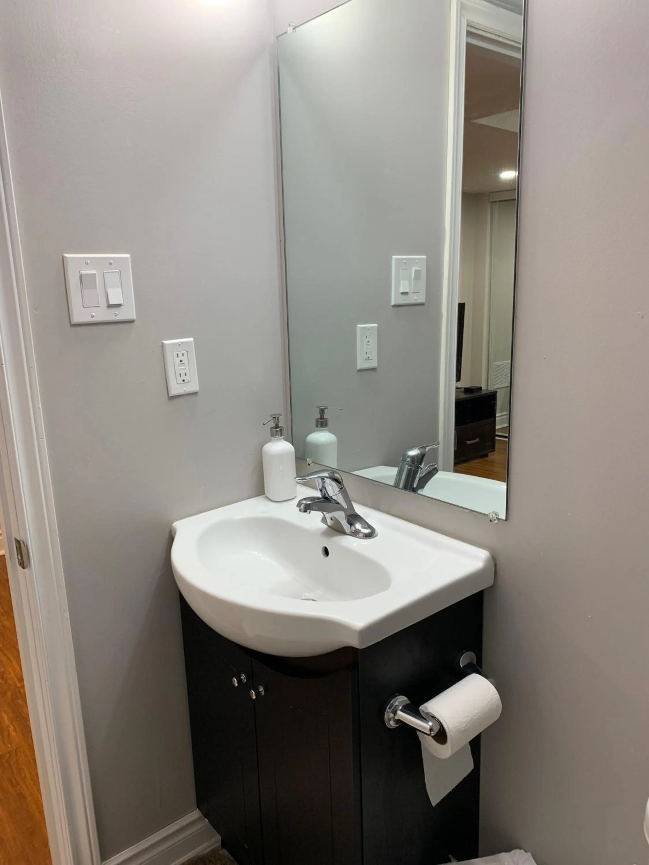 Bathroom in Clean, Beautiful & Modern 2 bedroom apartment