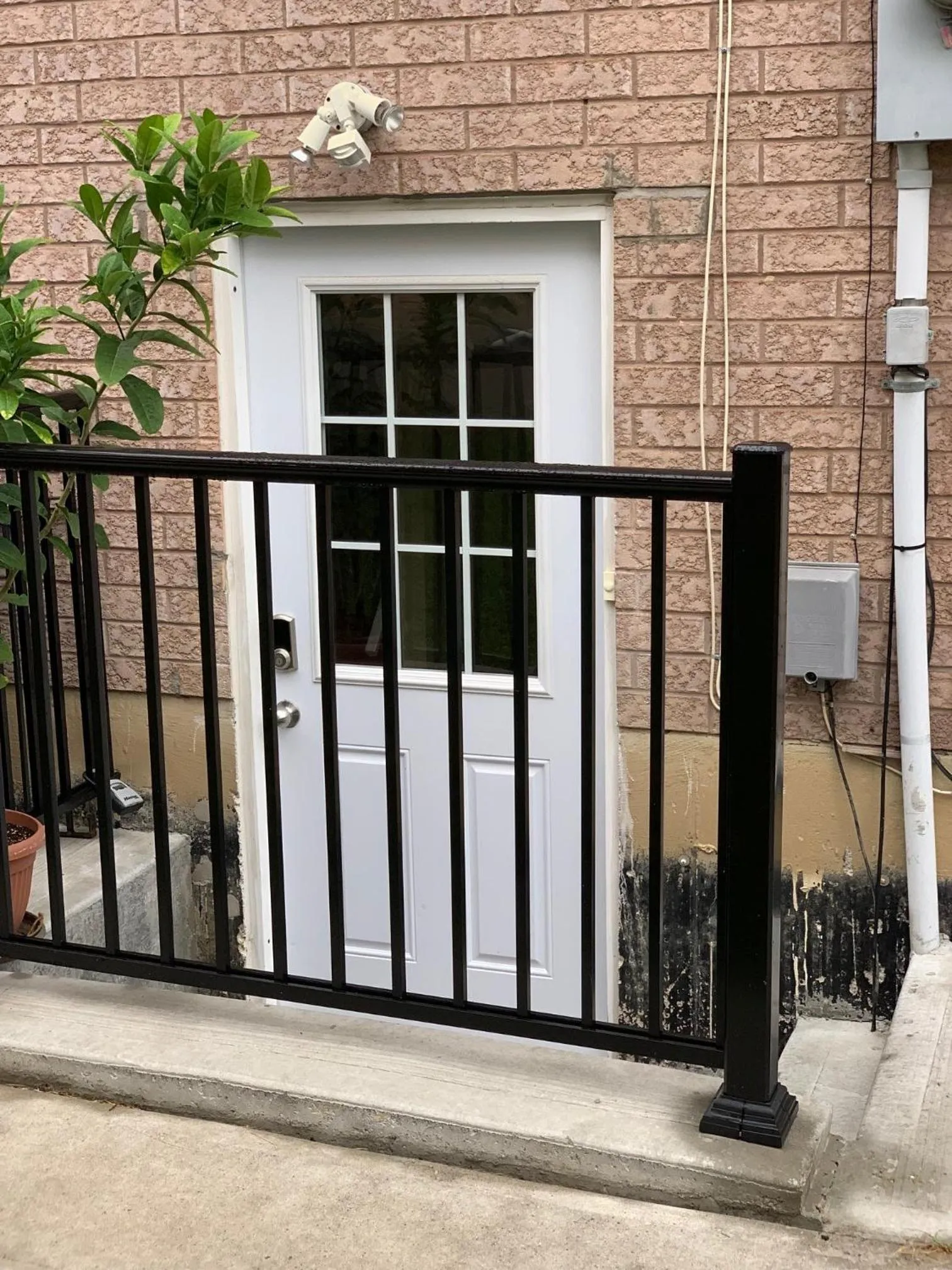 Clean, Beautiful & Modern 2 bedroom apartment