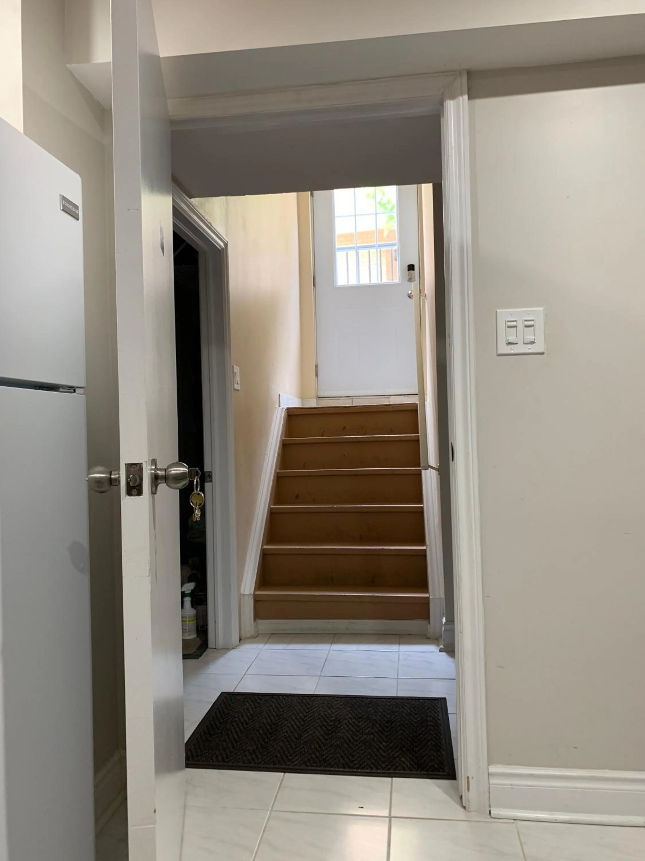 Clean, Beautiful & Modern 2 bedroom apartment