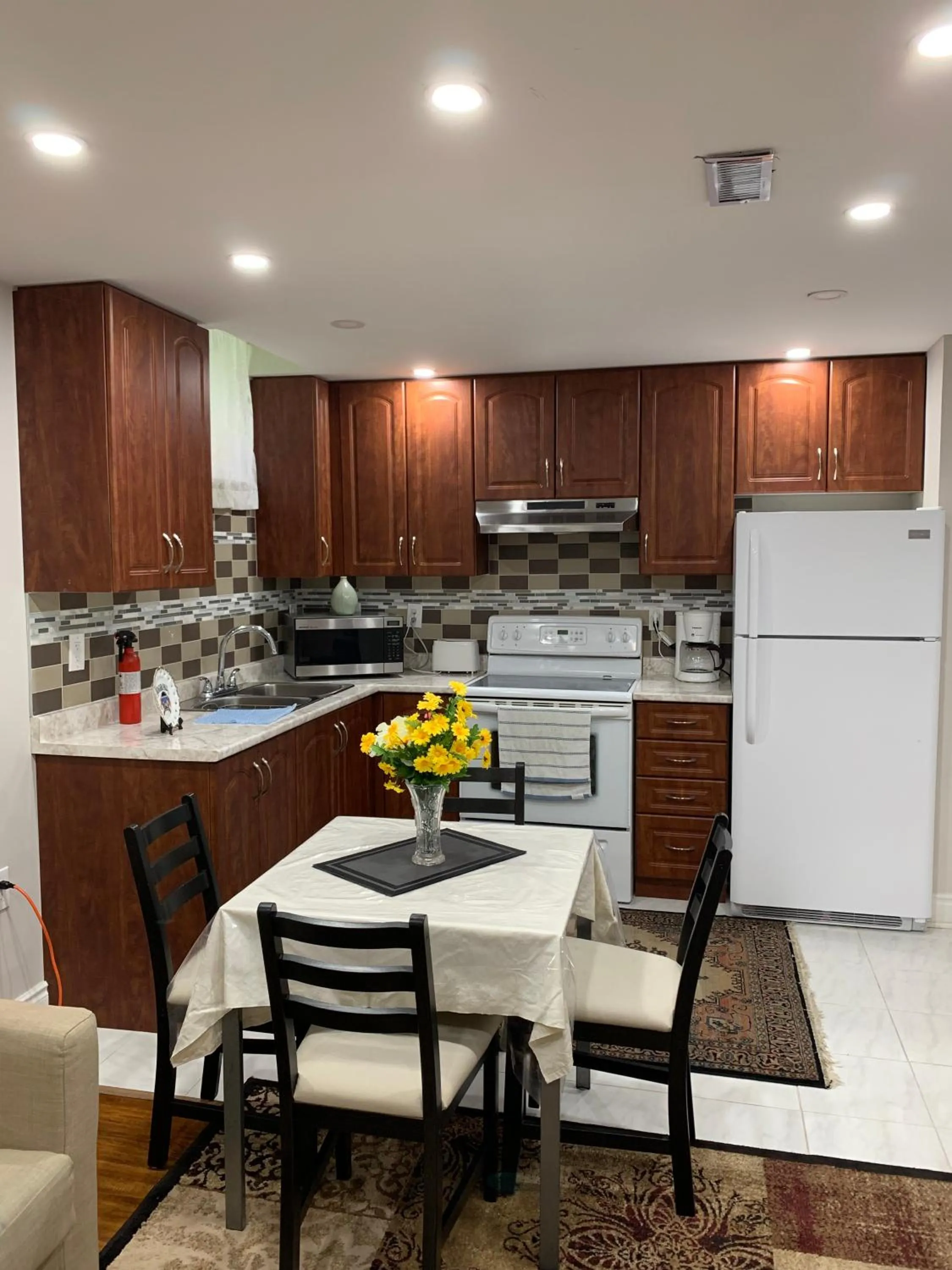 Clean, Beautiful & Modern 2 bedroom apartment