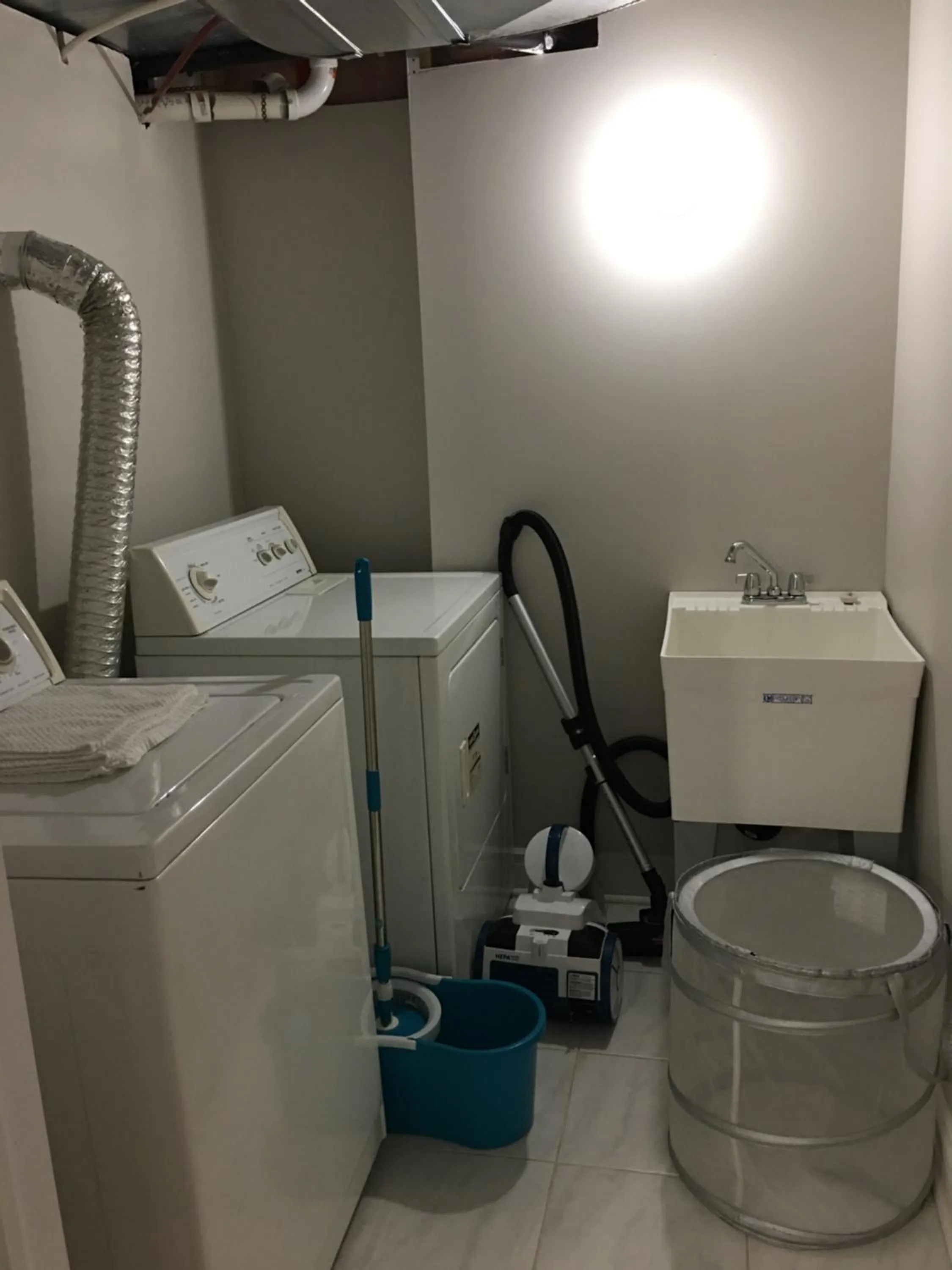 Clean, Beautiful & Modern 2 bedroom apartment