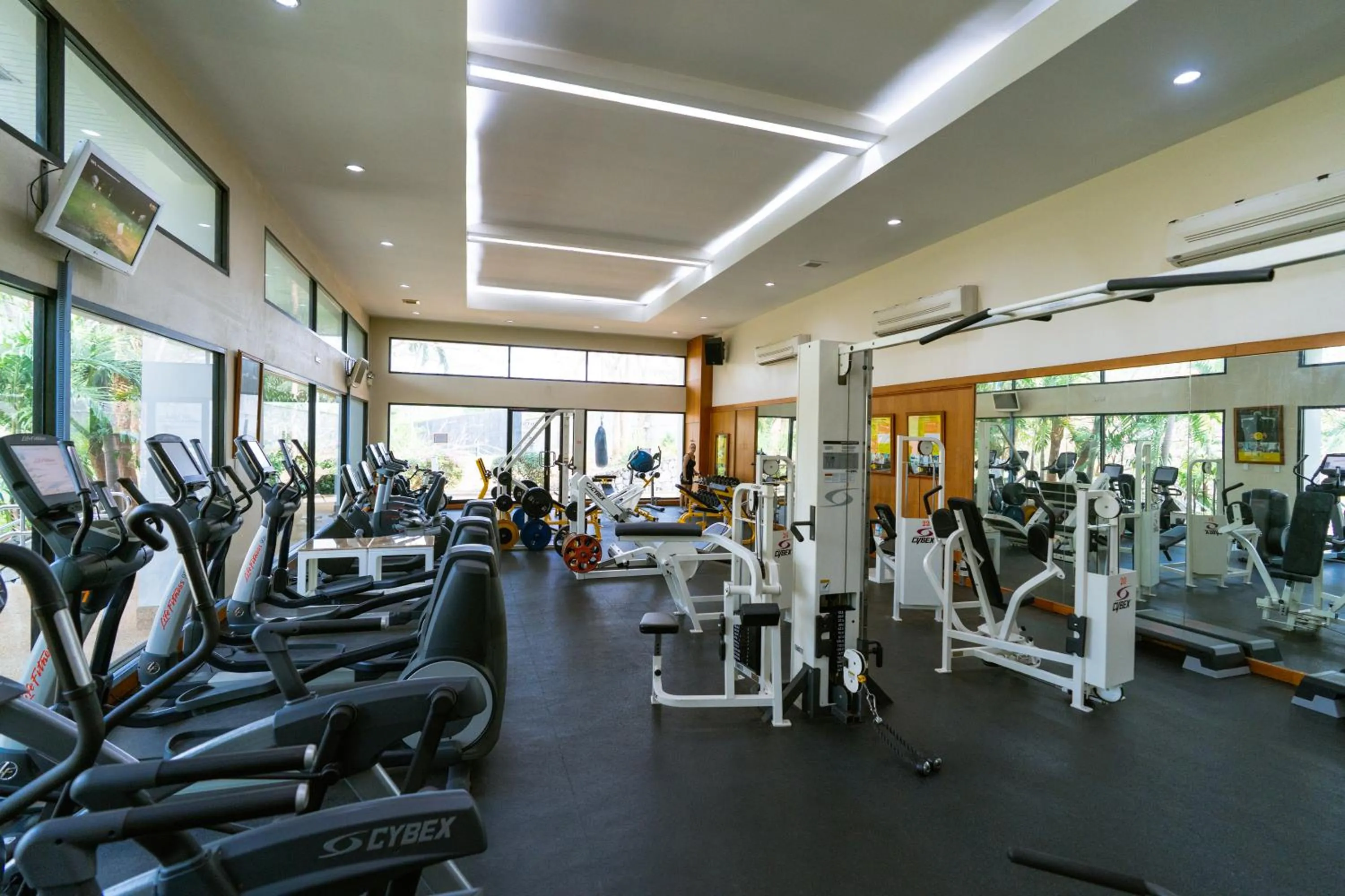 Fitness centre/facilities in Royal Cliff Beach Hotel Pattaya