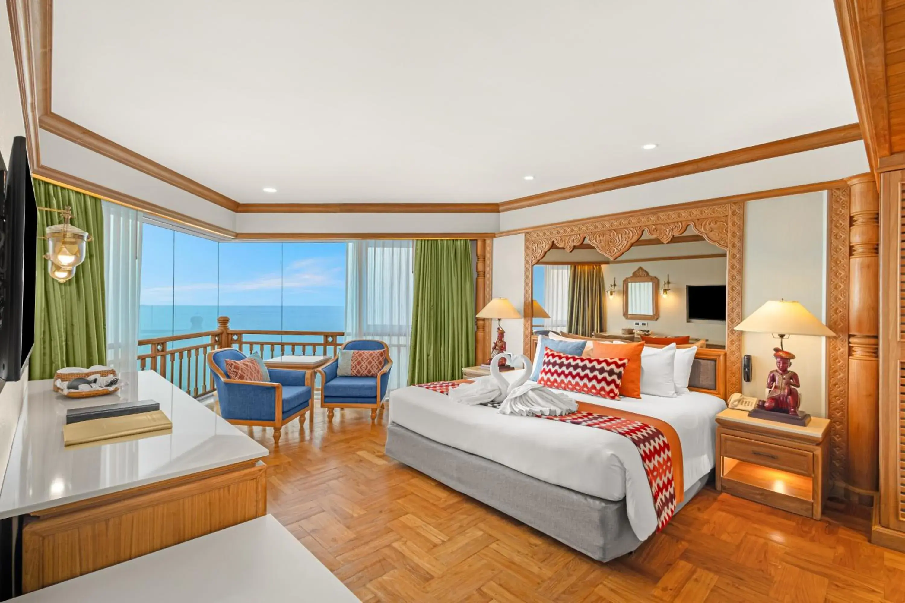 Thai Heritage Theme Suite (2 bedrooms) in Royal Cliff Beach Hotel Pattaya Thai Heritage Theme Suite (2 bedrooms) in Royal Cliff Beach Hotel Pattaya