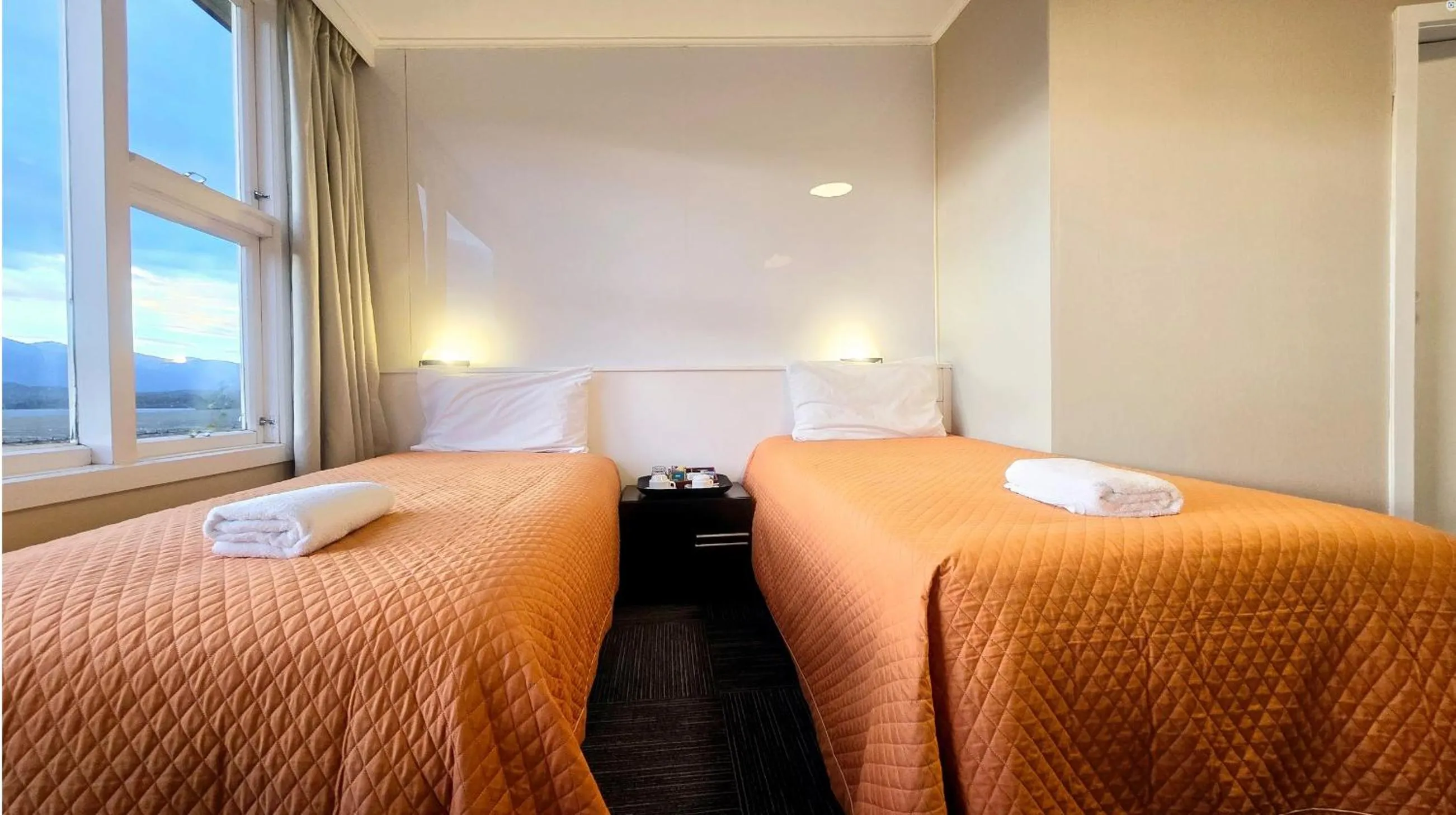 Bed in Manapouri Lakeview Motor Inn