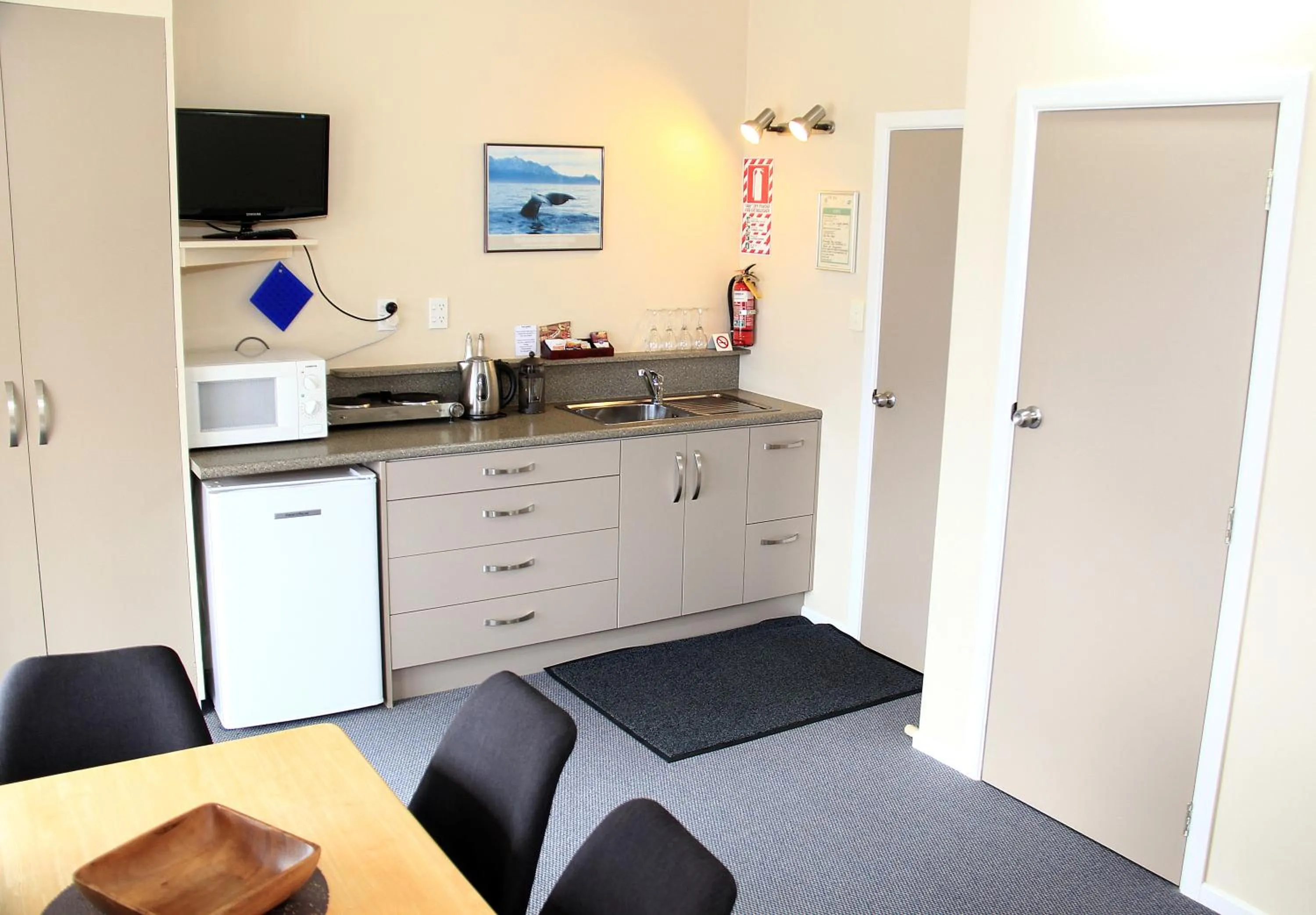 Photo of the whole room in Manapouri Lakeview Motor Inn