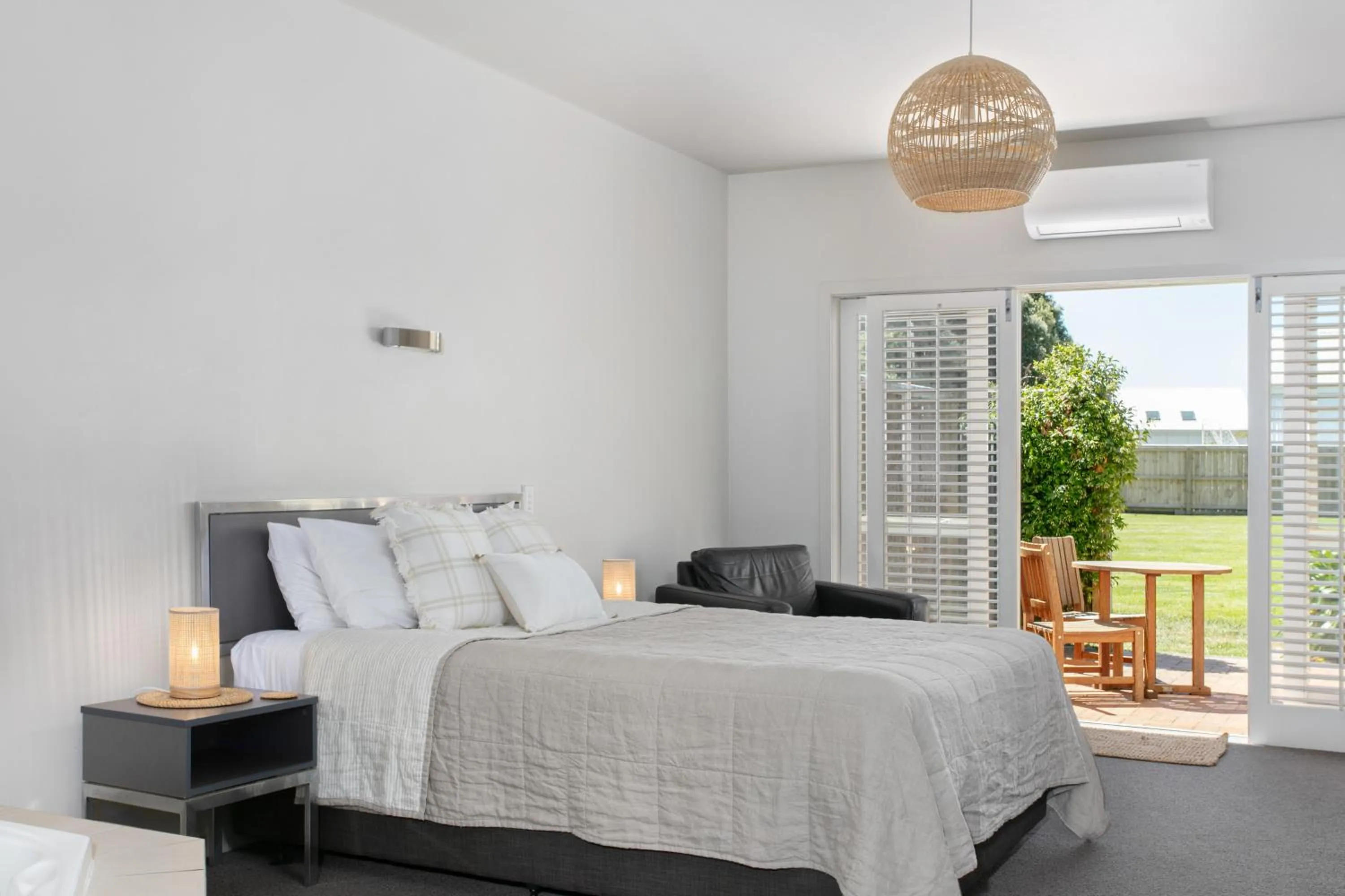 Bed in Ocean Beach Wainui