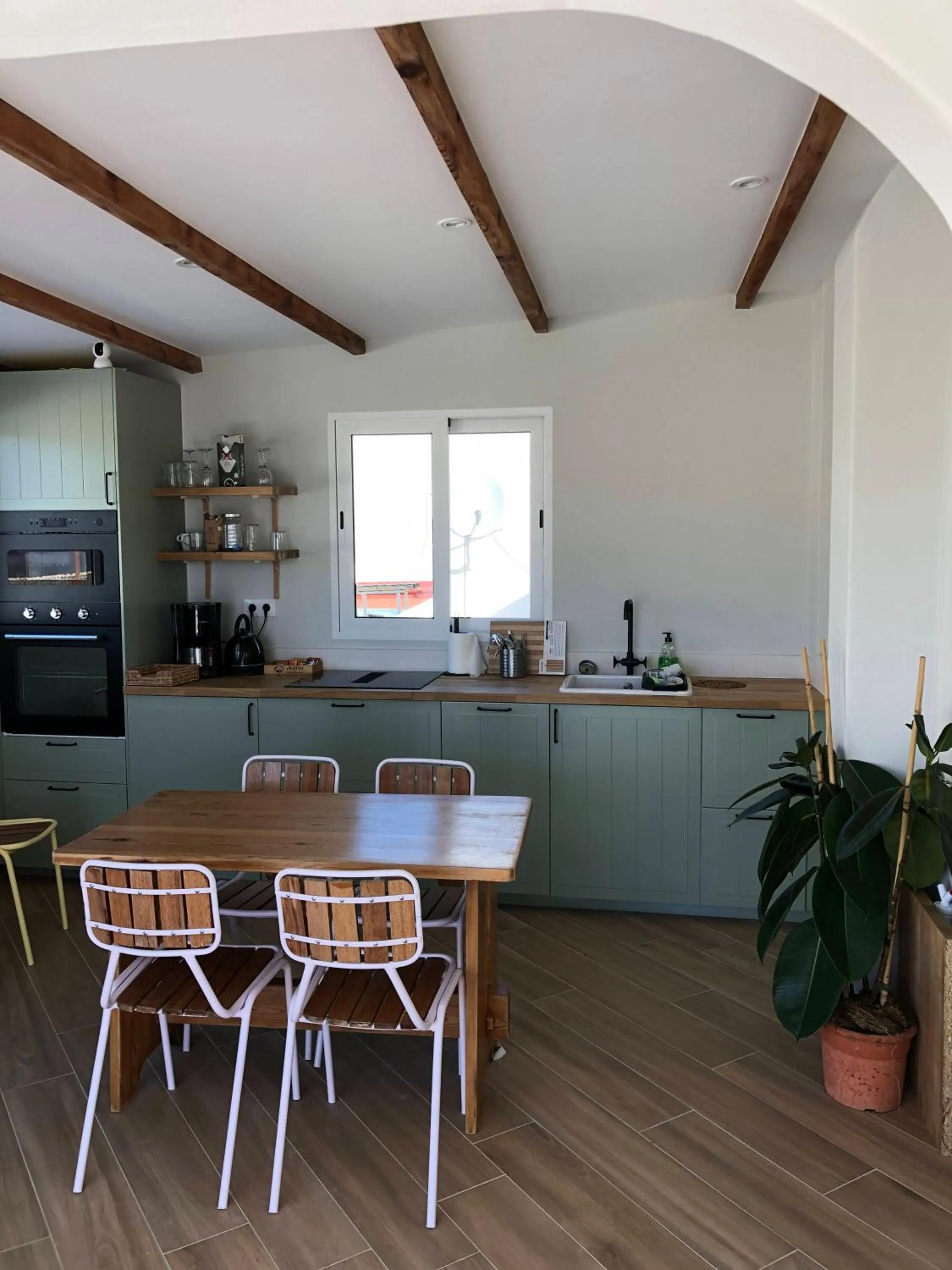 Communal kitchen in Hotel Ramis fundado en 1969