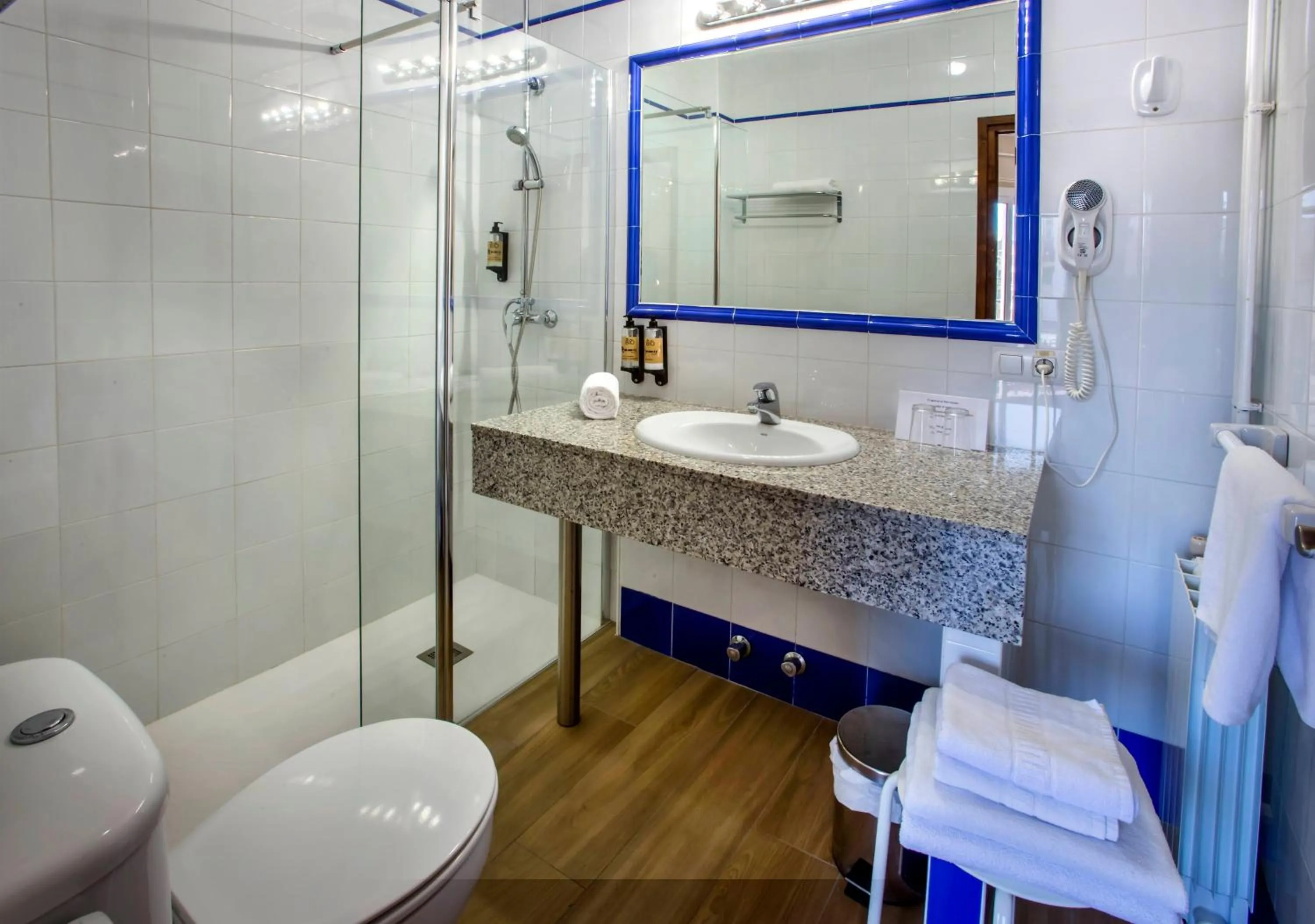 Bathroom in Hotel Ramis fundado en 1969