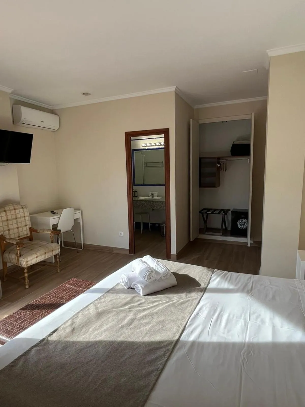 TV and multimedia, Bed in Hotel Ramis fundado en 1969