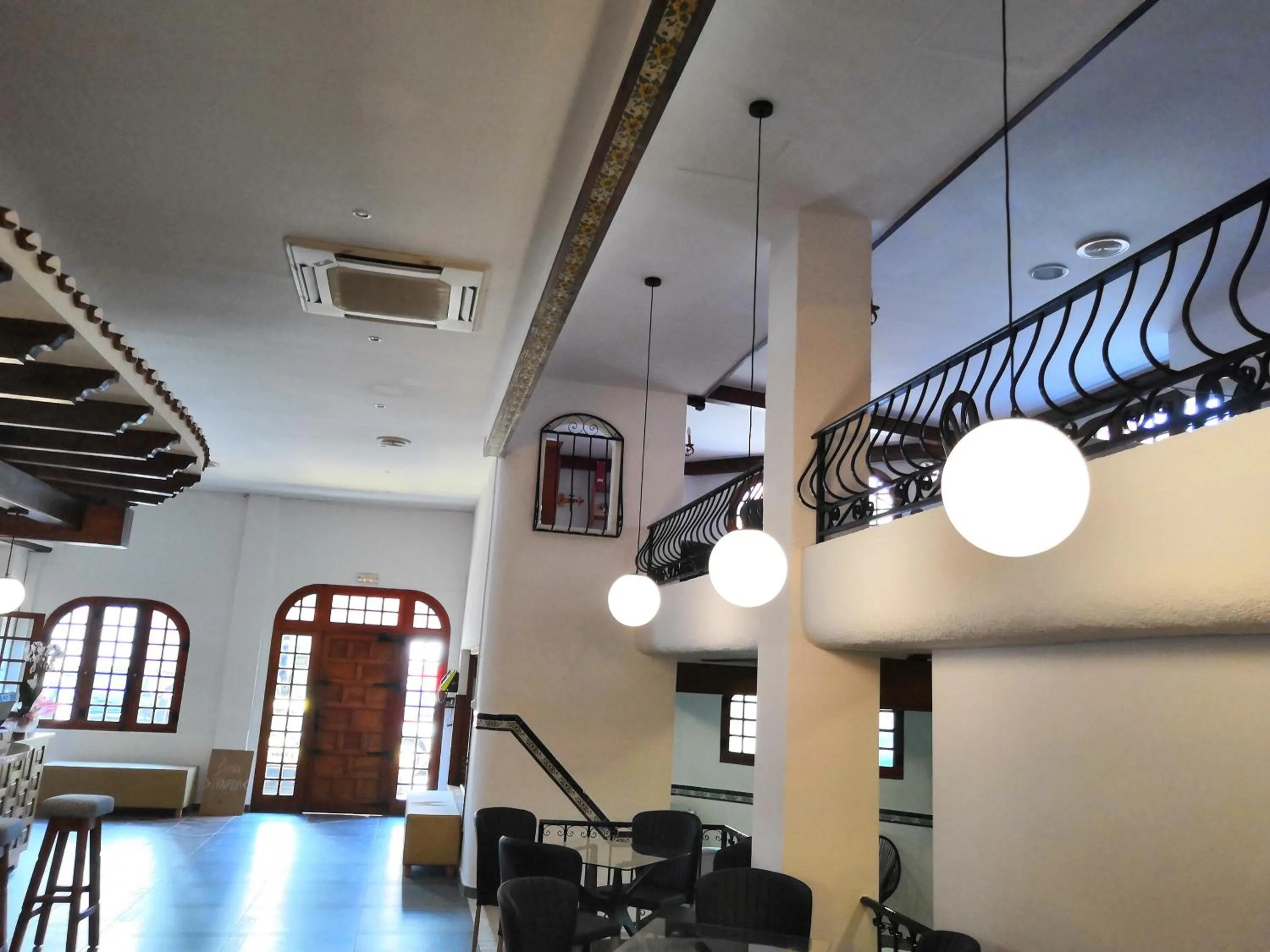 Lounge or bar in Hotel Ramis fundado en 1969