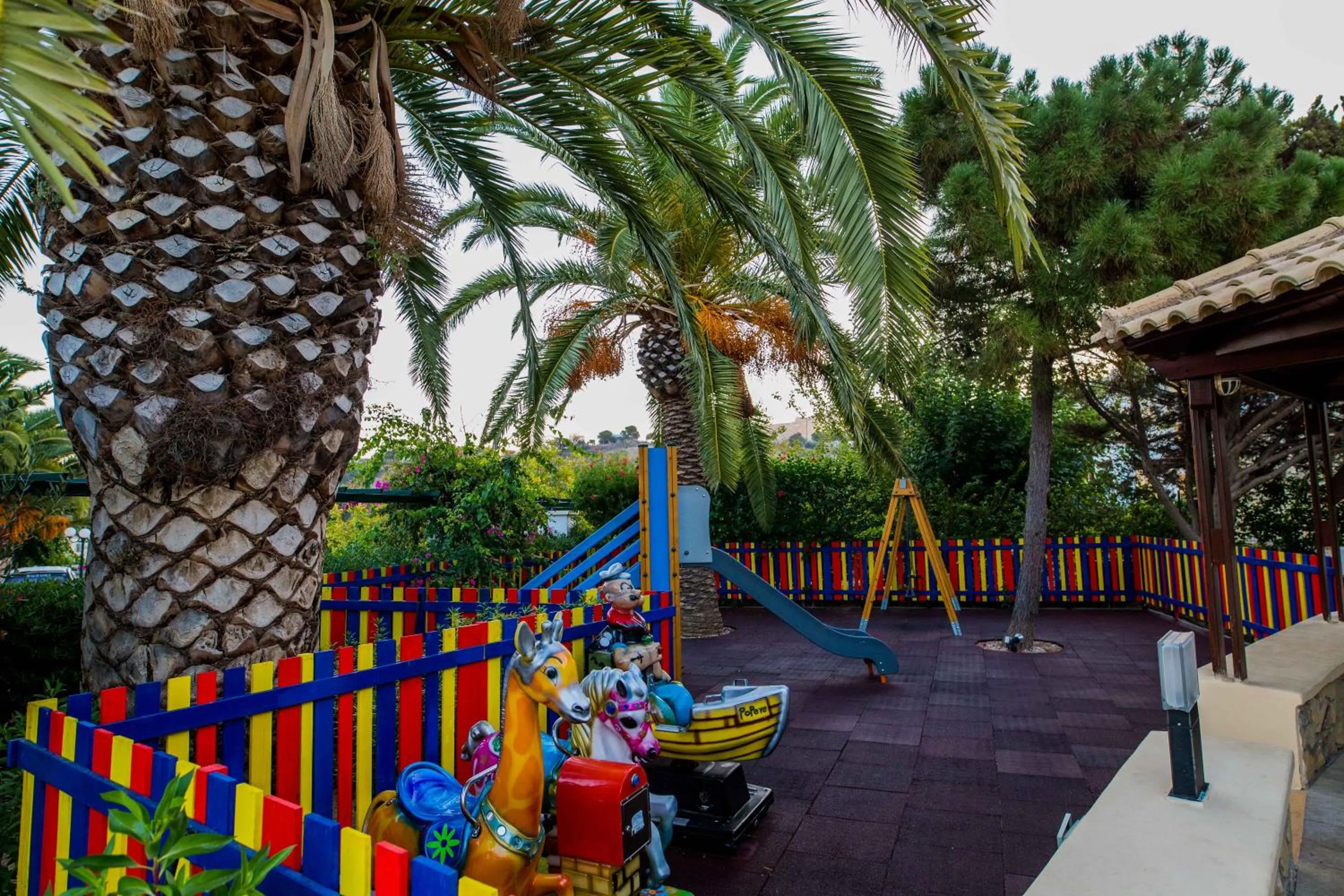 Crithoni's Paradise Hotel