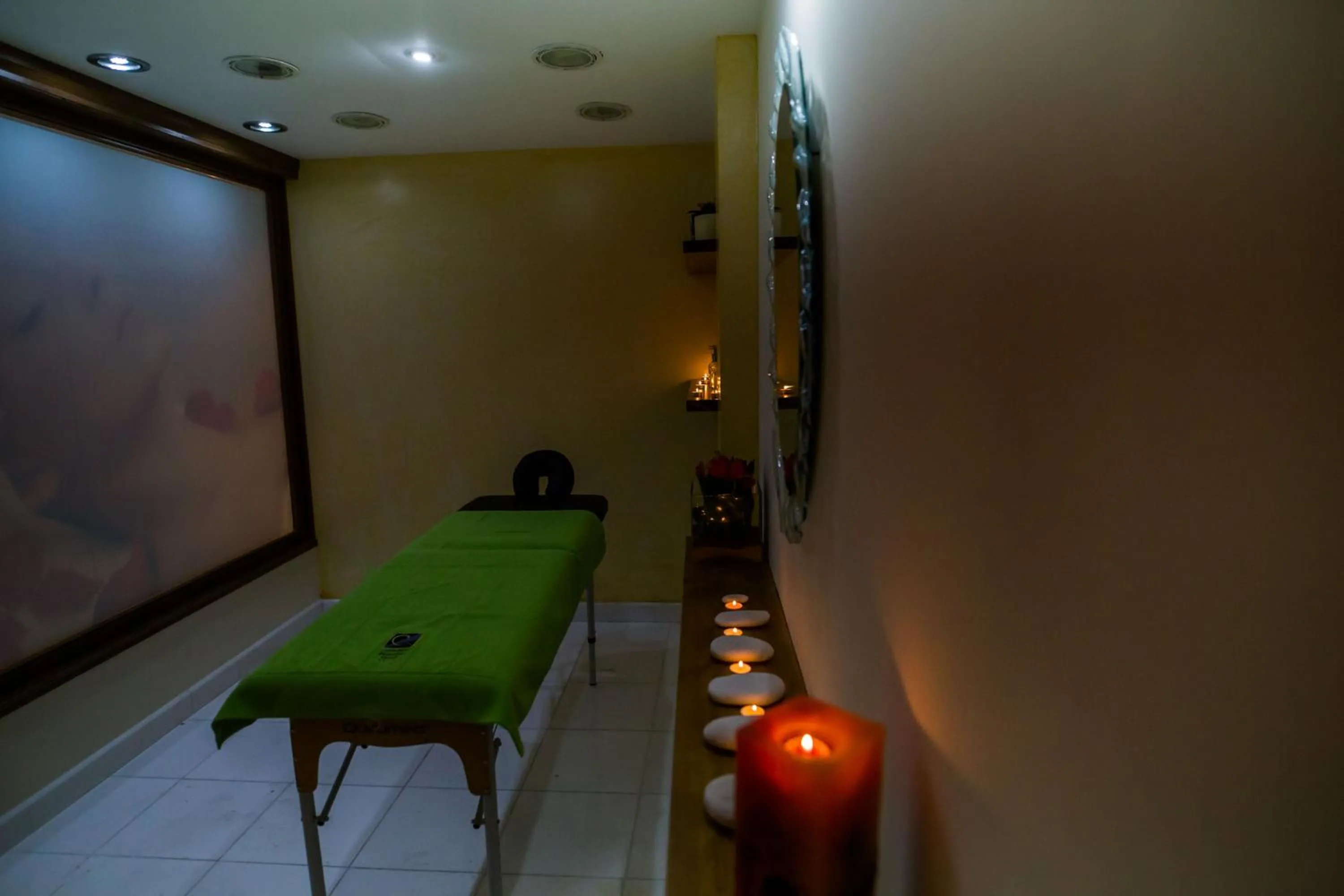 Crithoni's Paradise Hotel