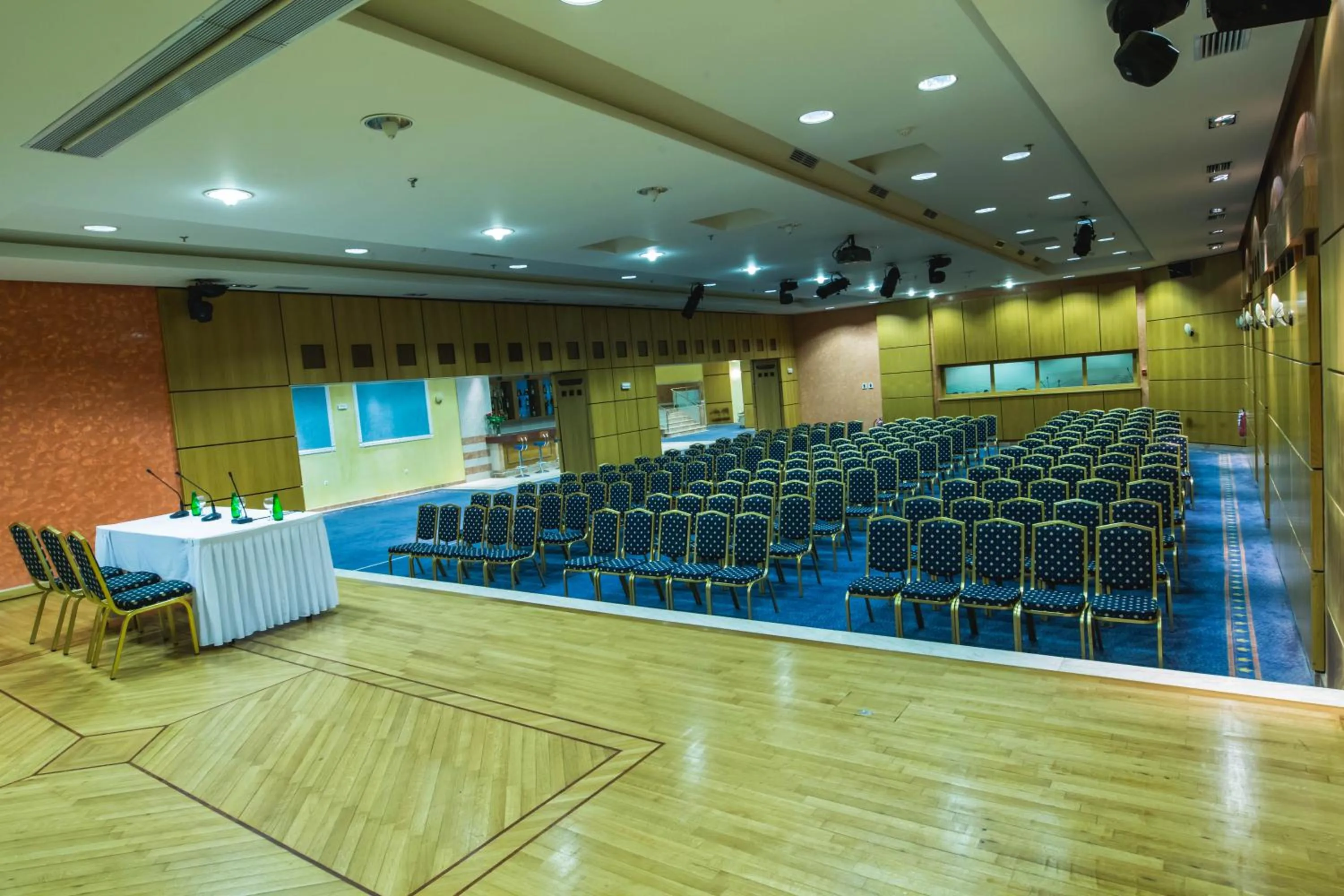 Crithoni's Paradise Hotel