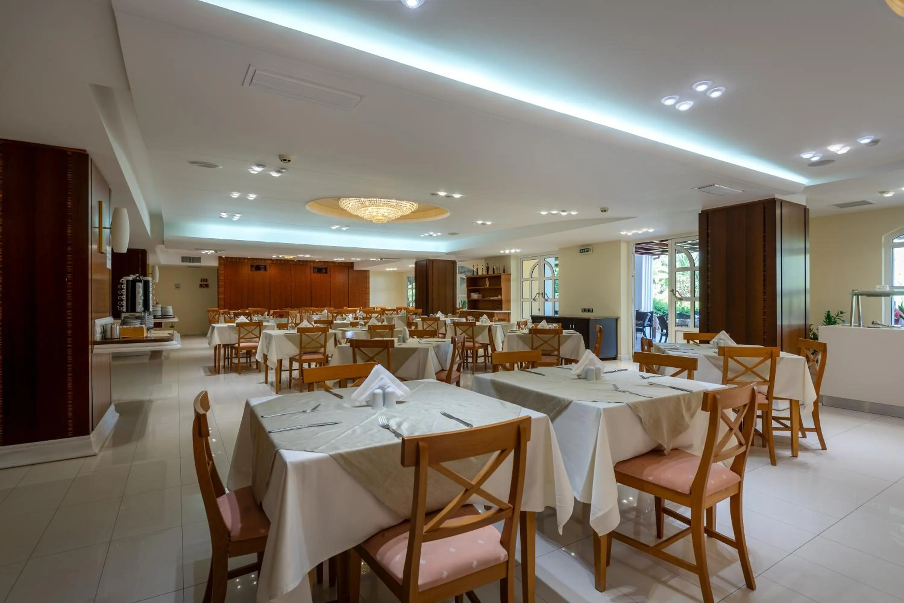 Crithoni's Paradise Hotel