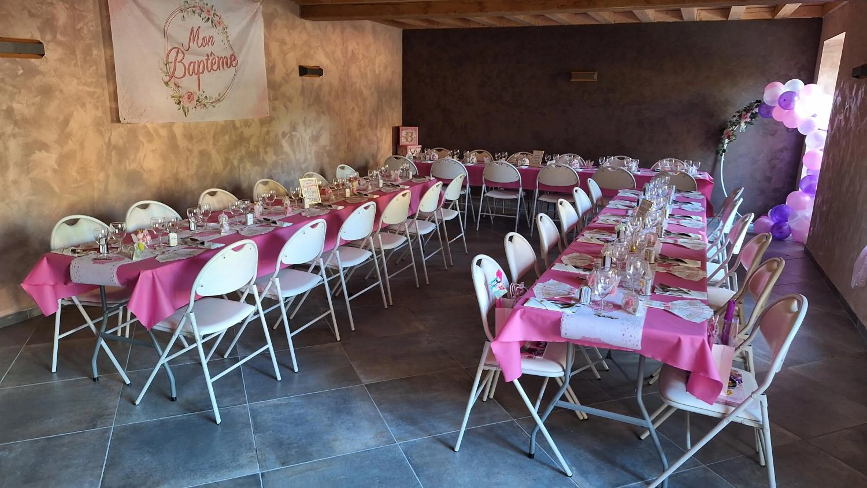 Banquet/Function facilities in Au Puy Des Vérités