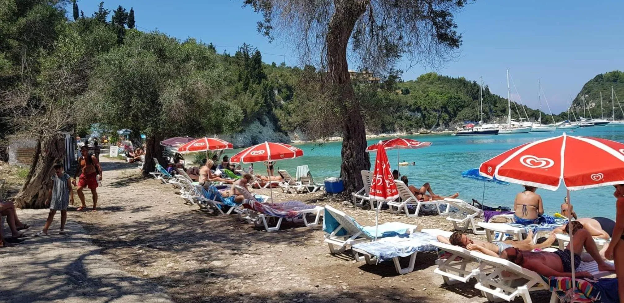 People in Amfitriti Hotel & Studios