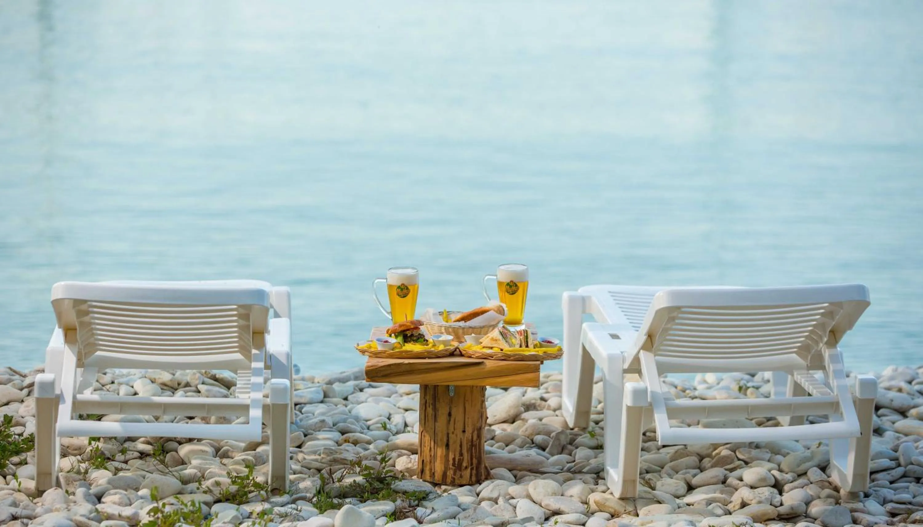 Amfitriti Hotel & Studios