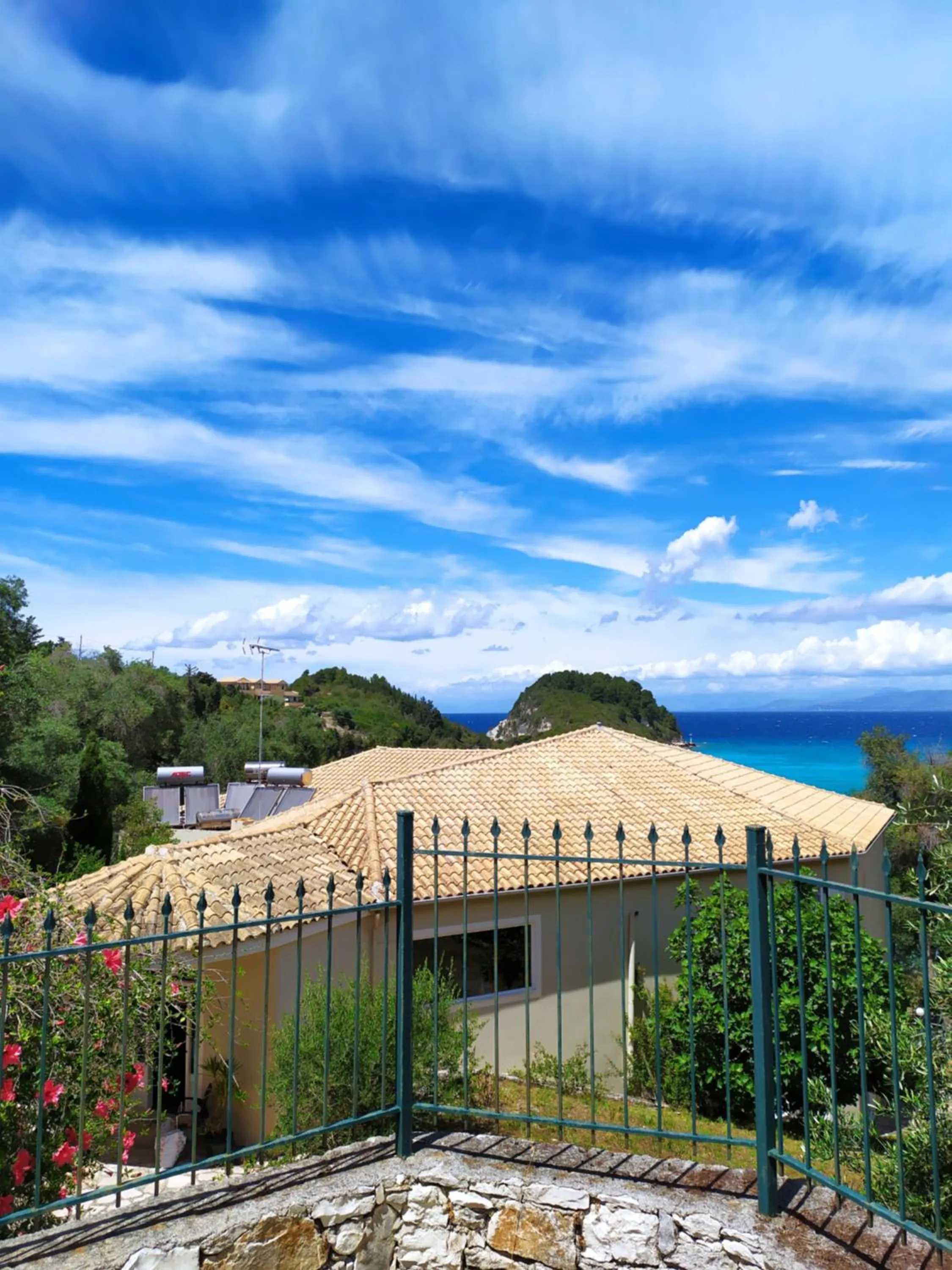 Amfitriti Hotel & Studios