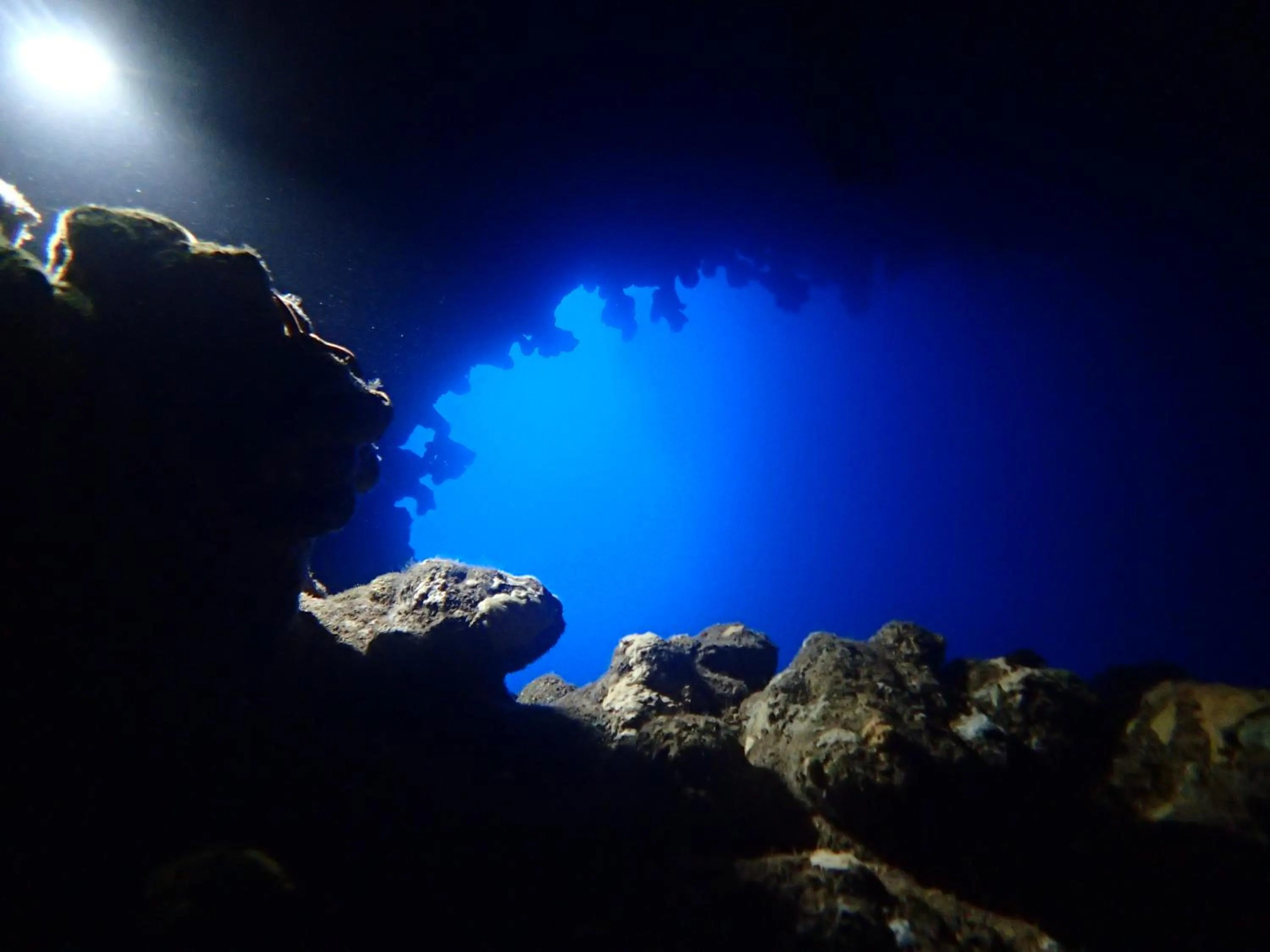 Amfitriti Hotel & Studios