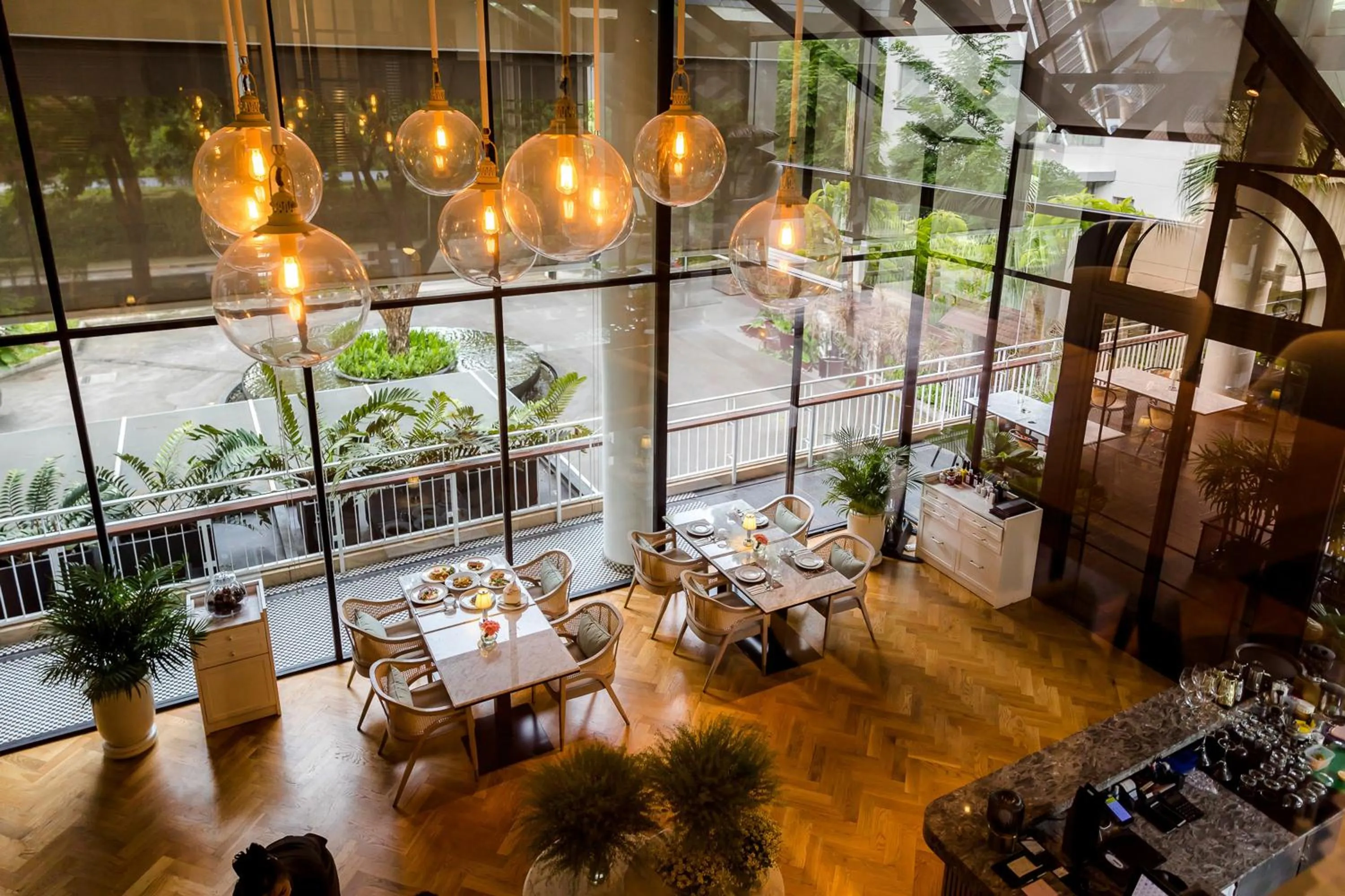 Restaurant/places to eat in The Park Nine Hotel Srinakarin