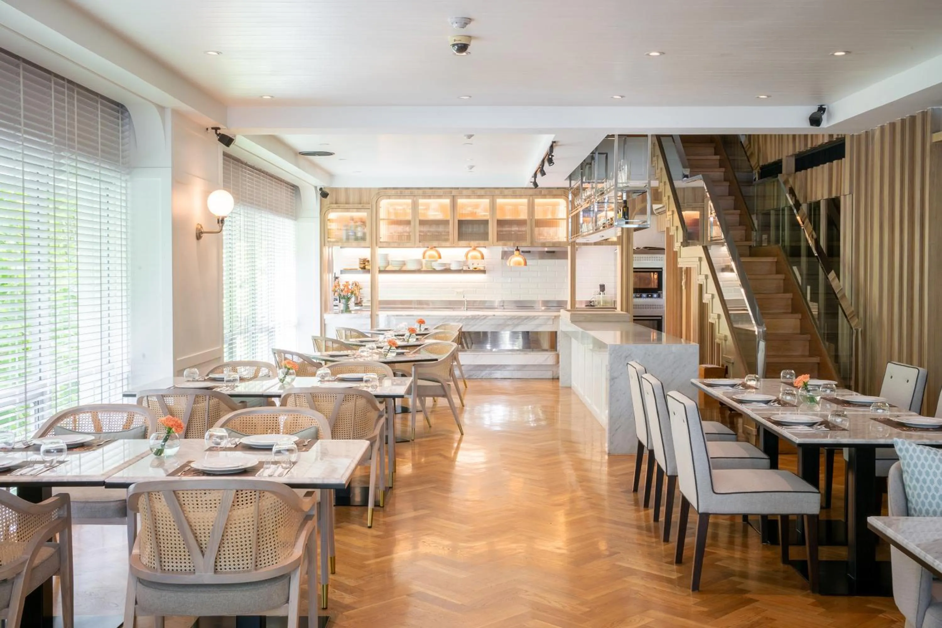 Restaurant/places to eat in The Park Nine Hotel Srinakarin