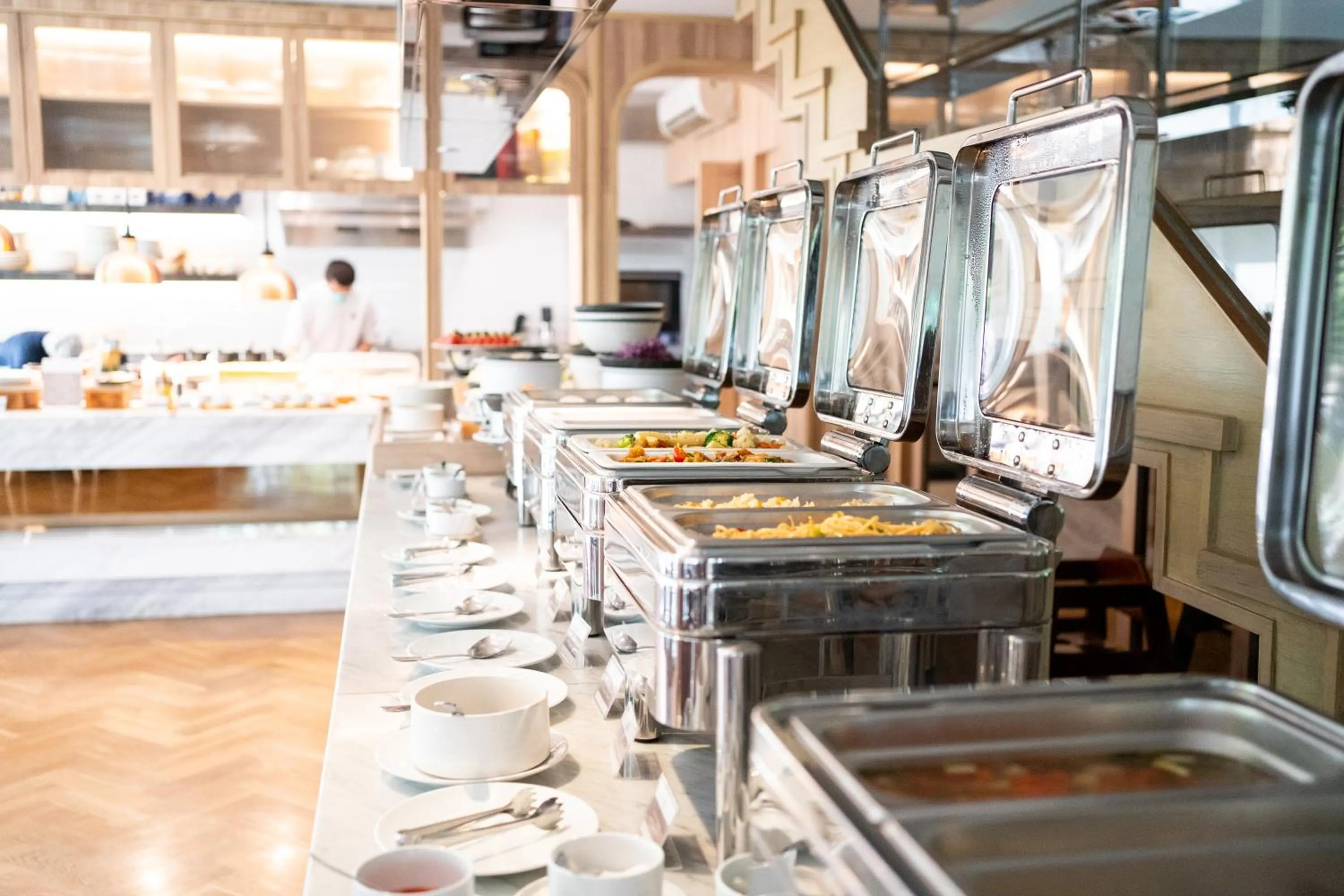 Restaurant/places to eat in The Park Nine Hotel Srinakarin