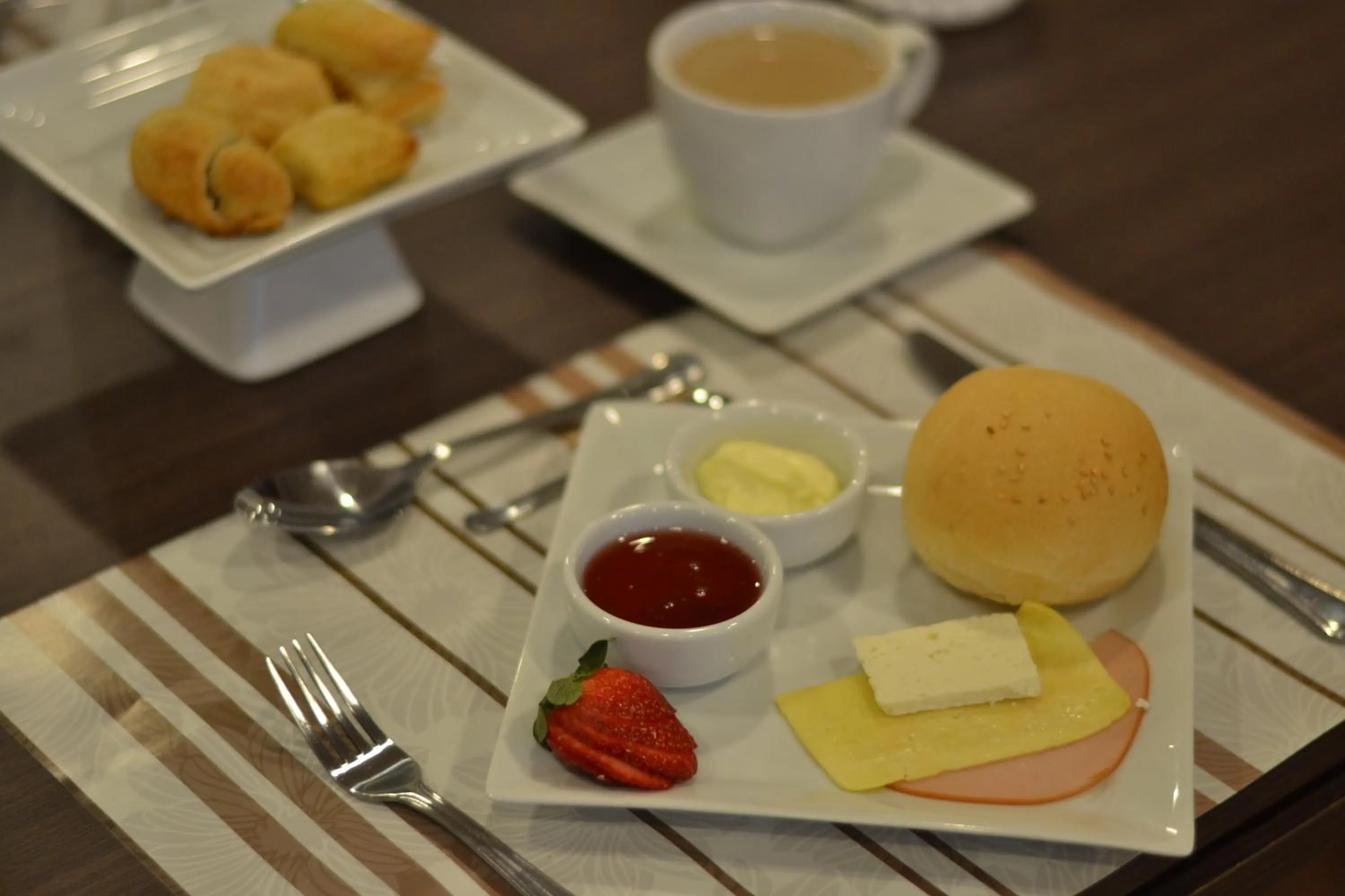 Buffet breakfast in Pousada do Verde Gramado