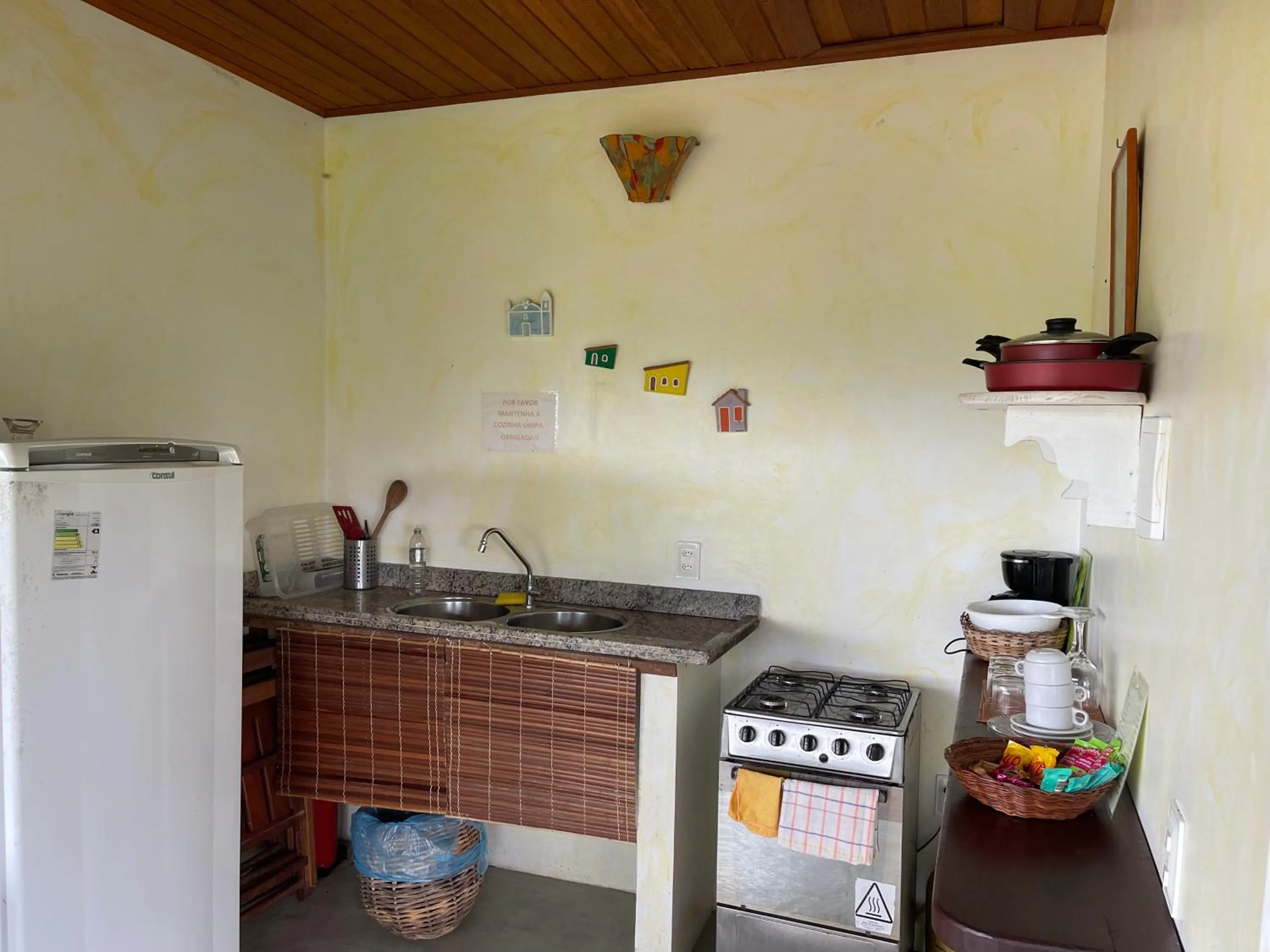 Kitchen or kitchenette in Pousada Horizonte Azul