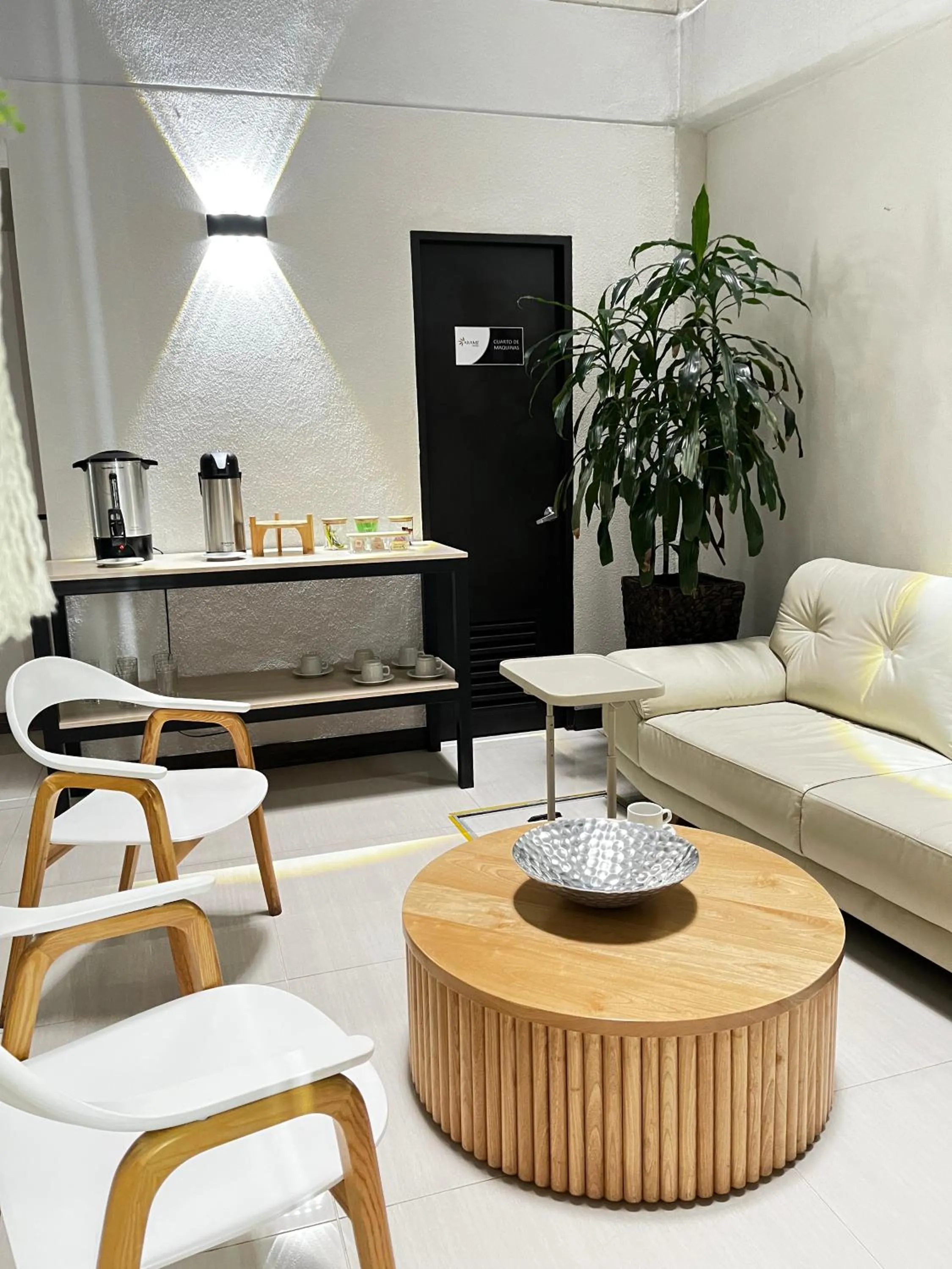 Coffee/tea facilities in Arame Hotel