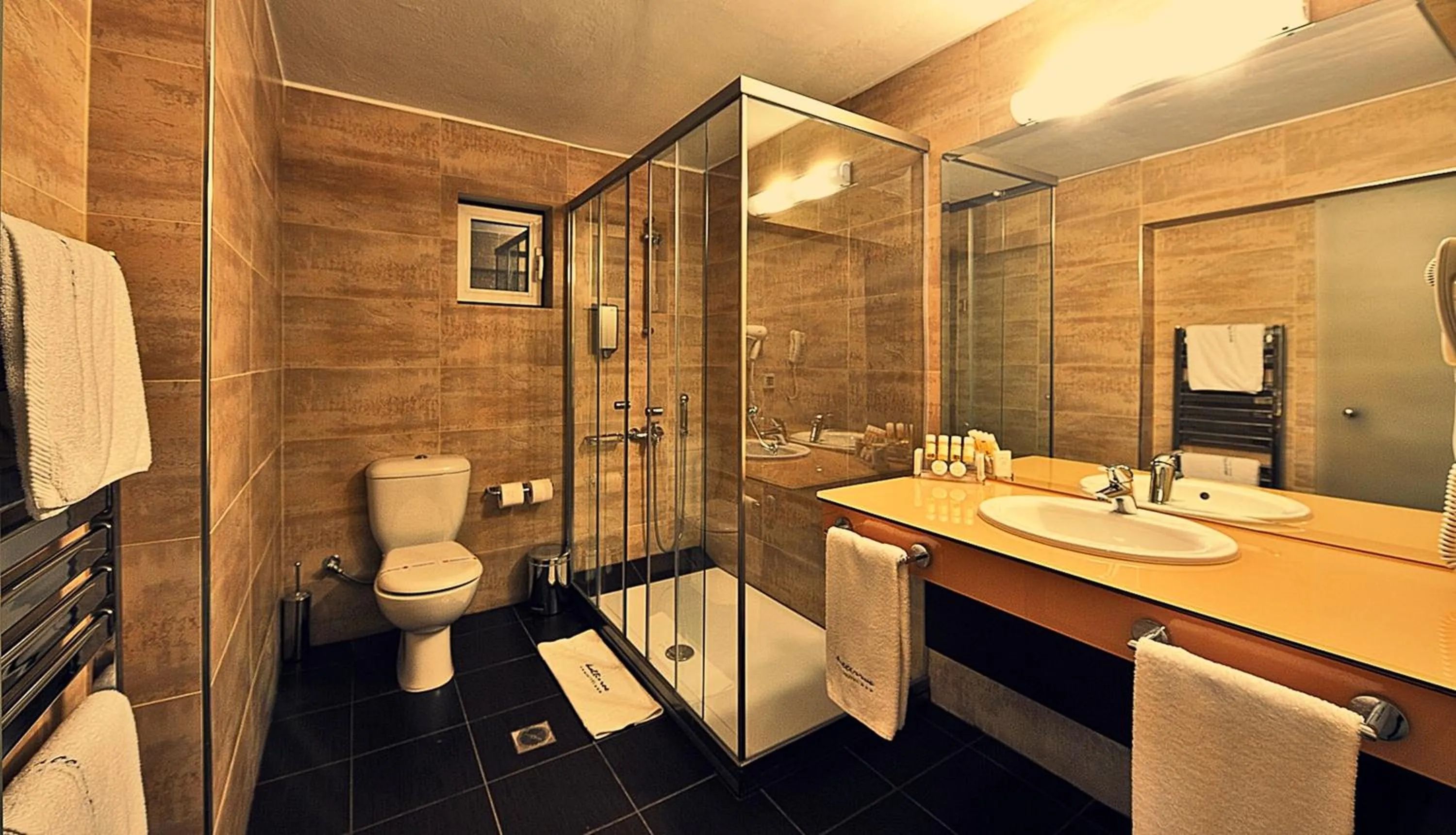 Bathroom in Kallirroe Hotel