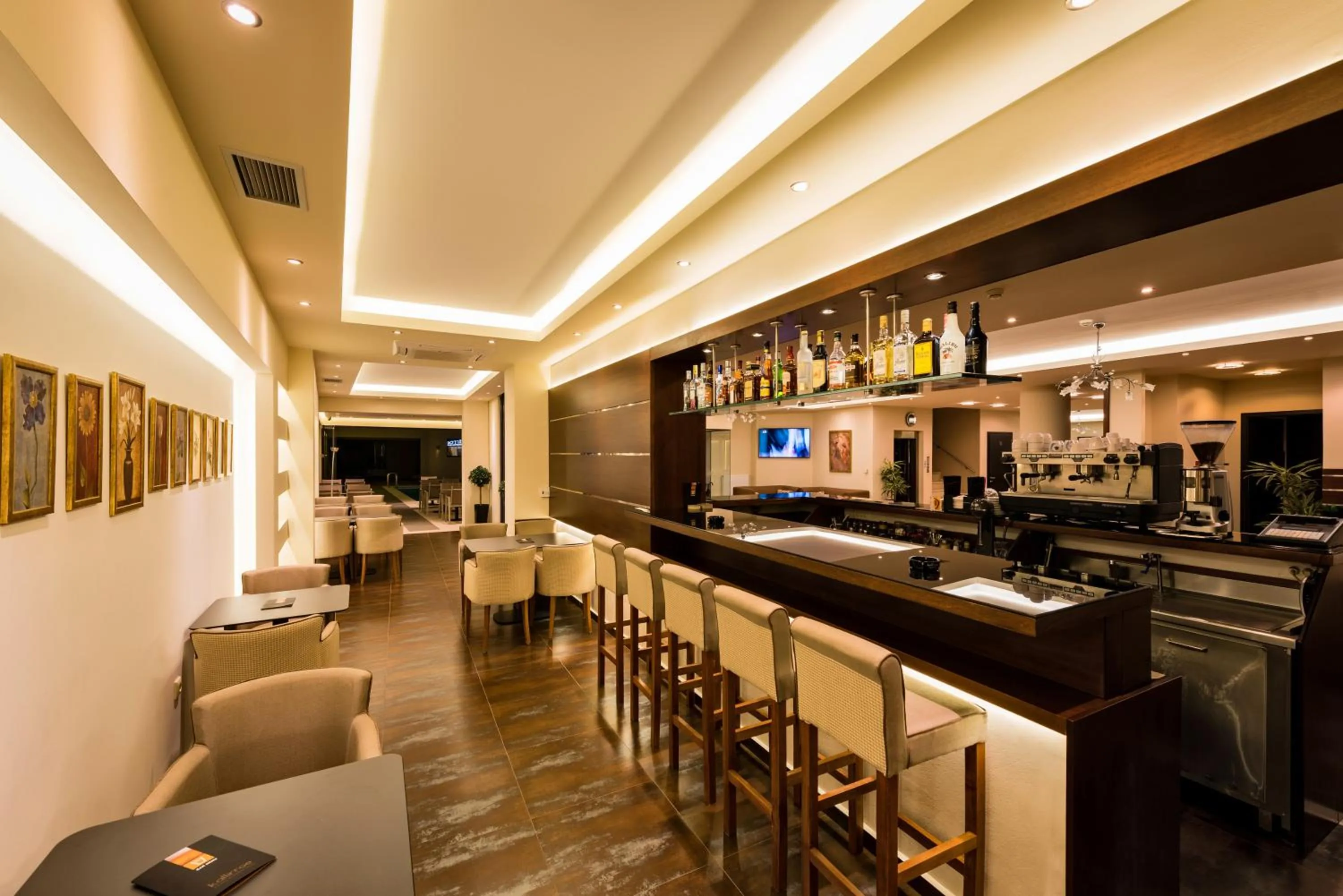 Lounge or bar in Kallirroe Hotel