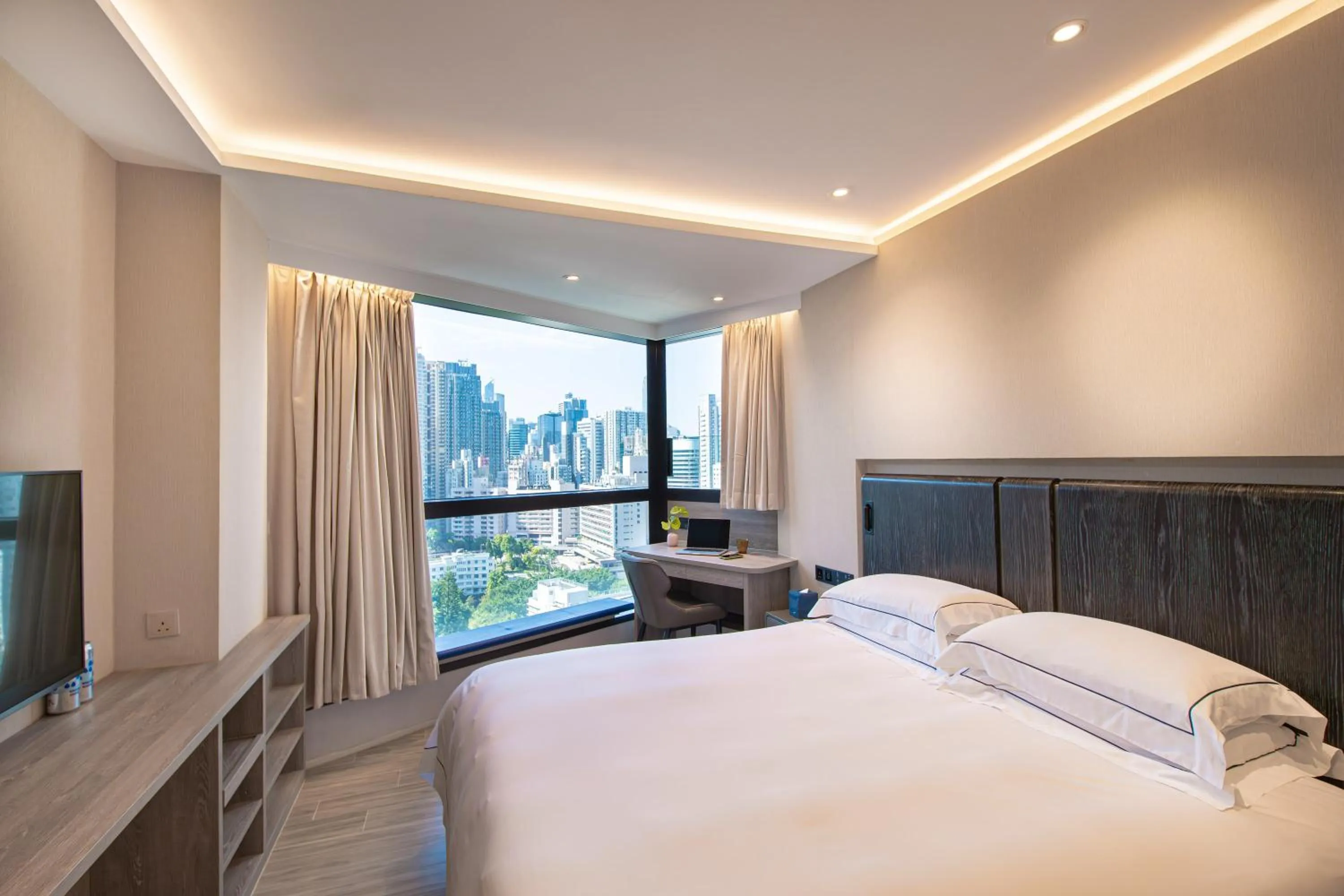 Bed in The Emperor Hotel