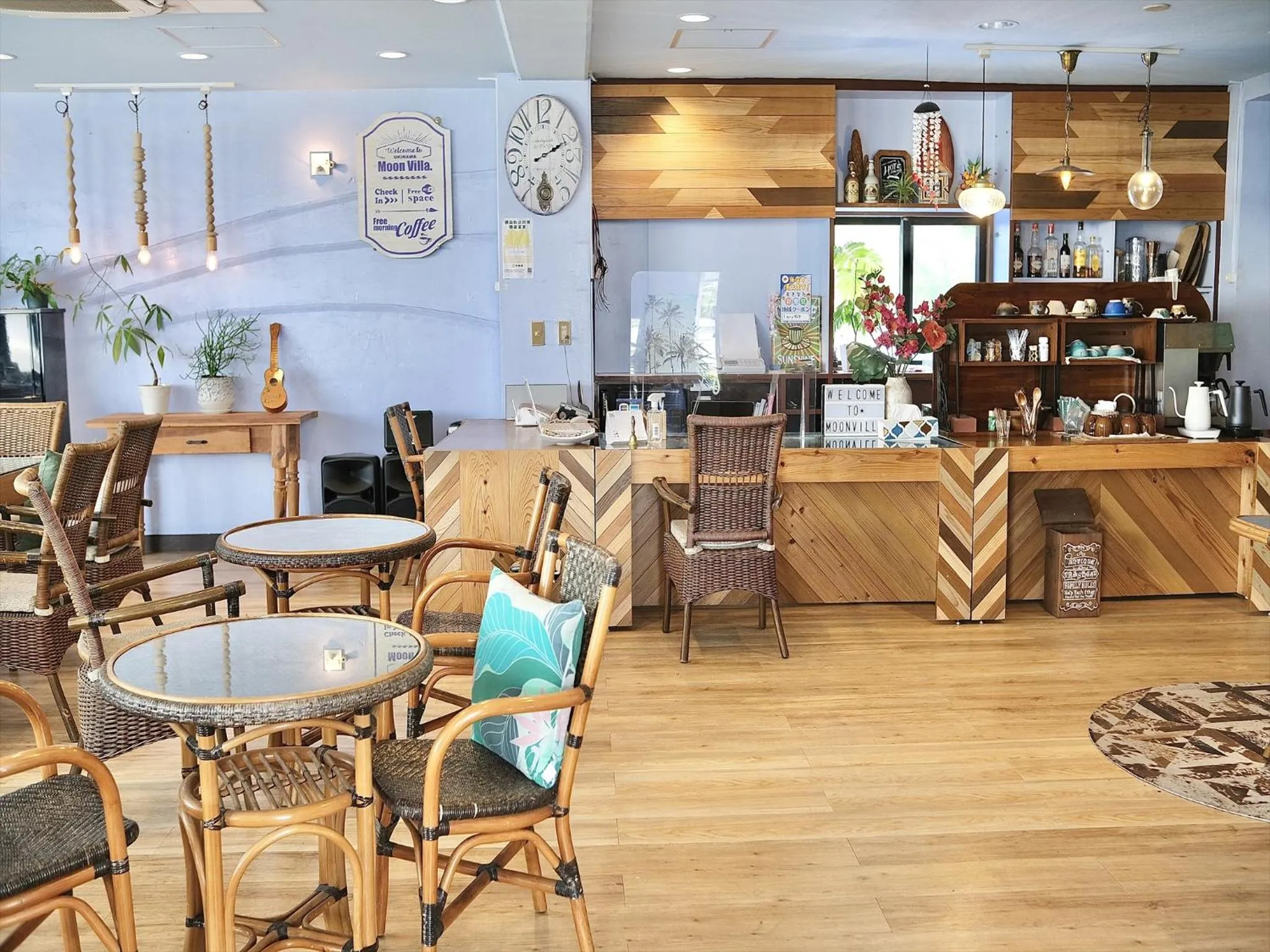 Communal lounge/ TV room in Pension Moon Villa