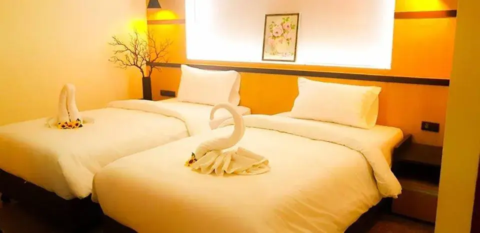 Deluxe Twin Room in The Route Sriracha Hotel And Residence Deluxe Twin Room in The Route Sriracha Hotel And Residence
