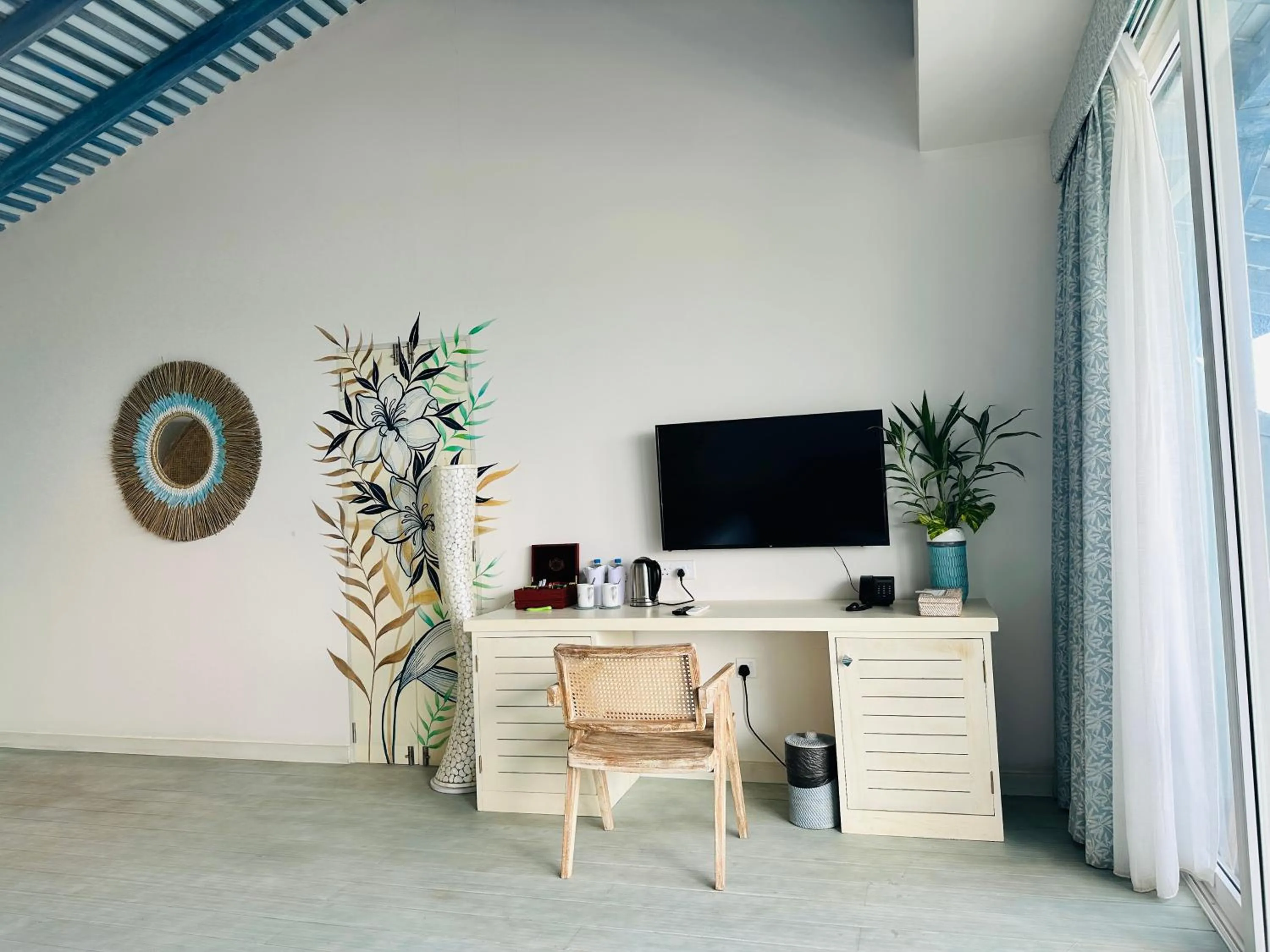 TV and multimedia in Thaproban Pavilion Waves