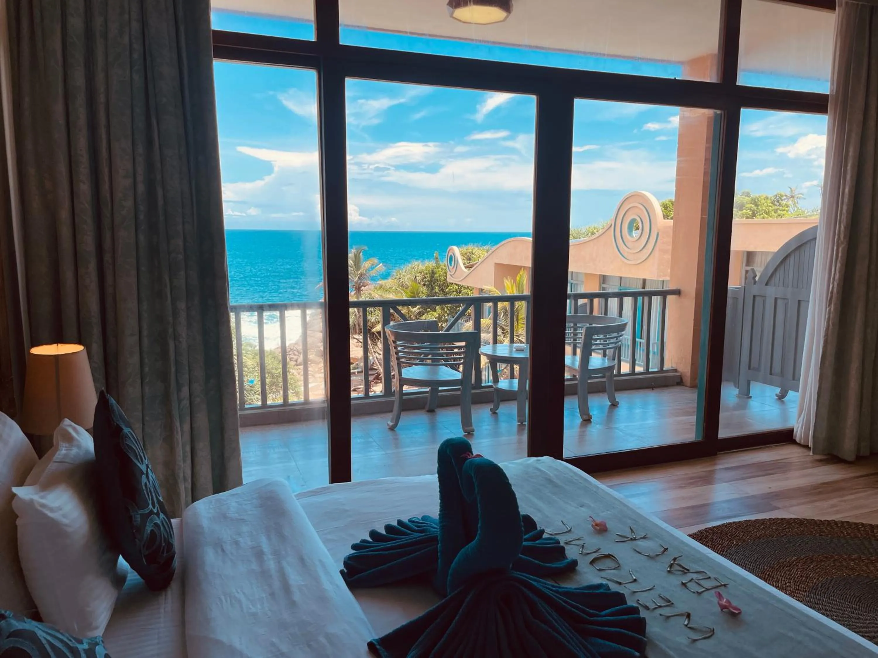 Bedroom, Bed in Thaproban Pavilion Waves