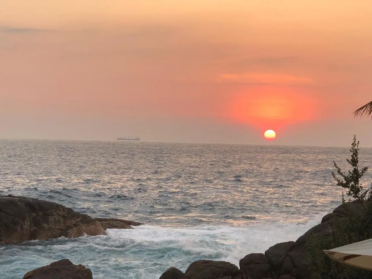 Natural landscape in Thaproban Pavilion Waves