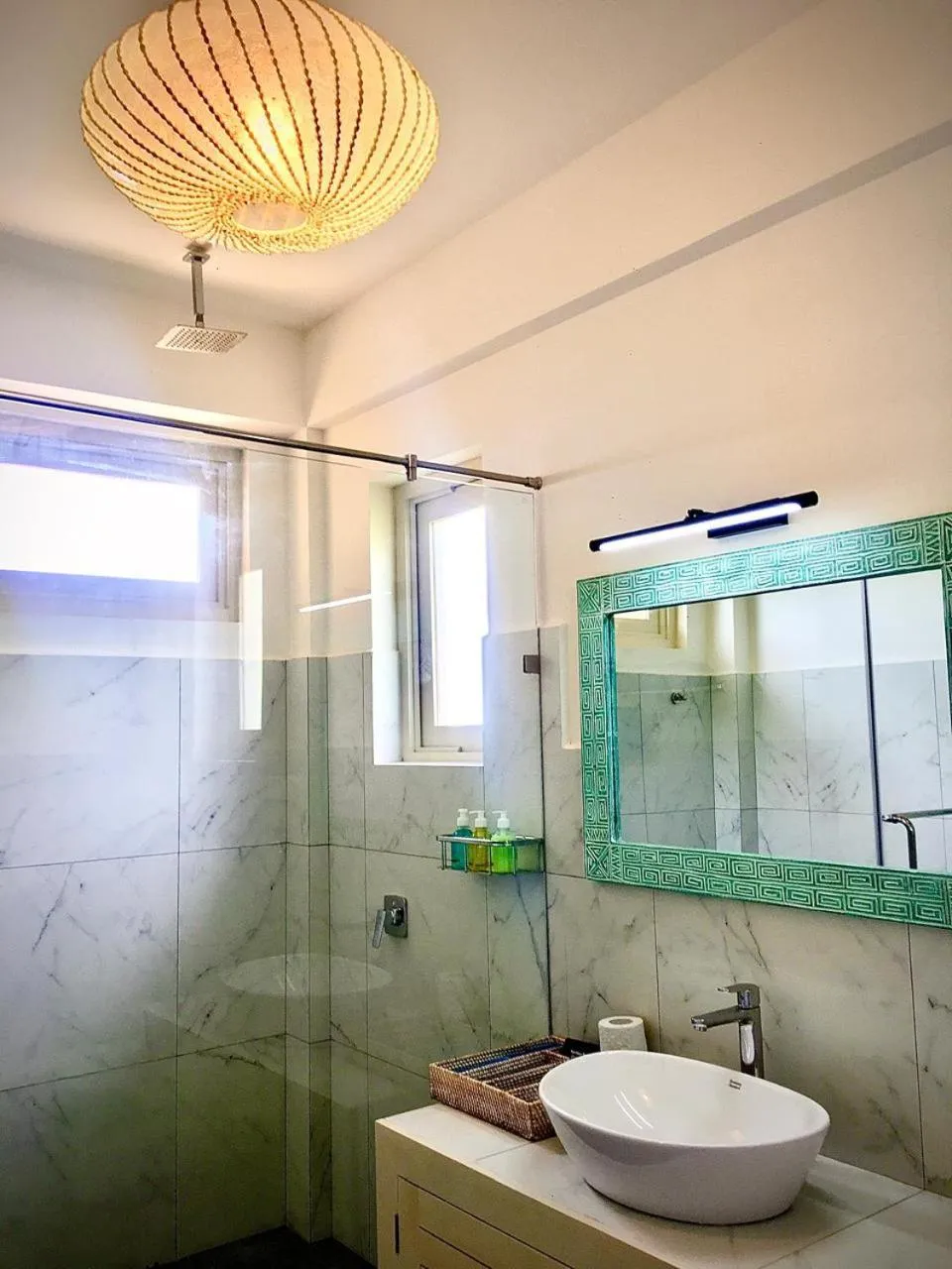 Bathroom in Thaproban Pavilion Waves