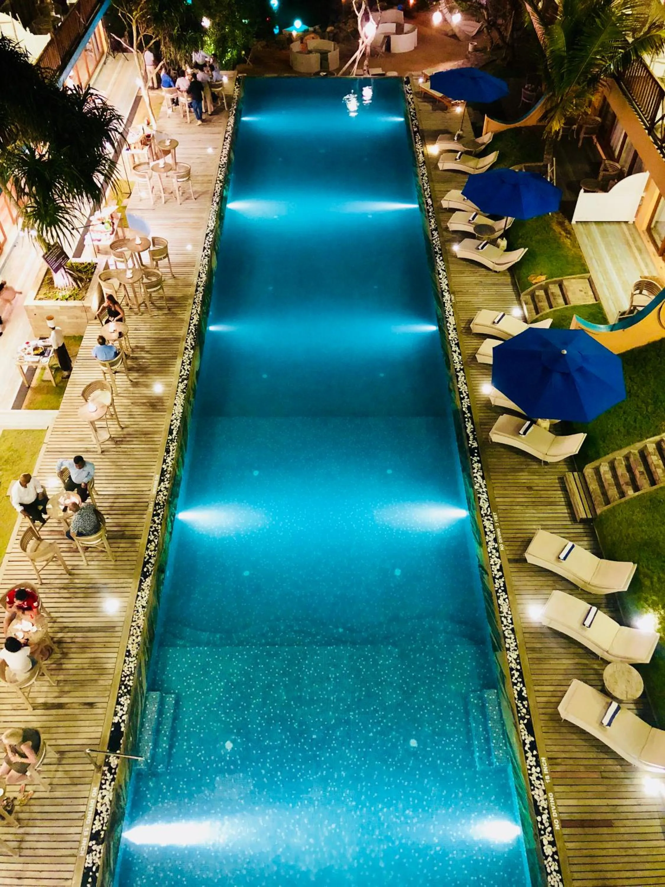 Bird's eye view in Thaproban Pavilion Waves