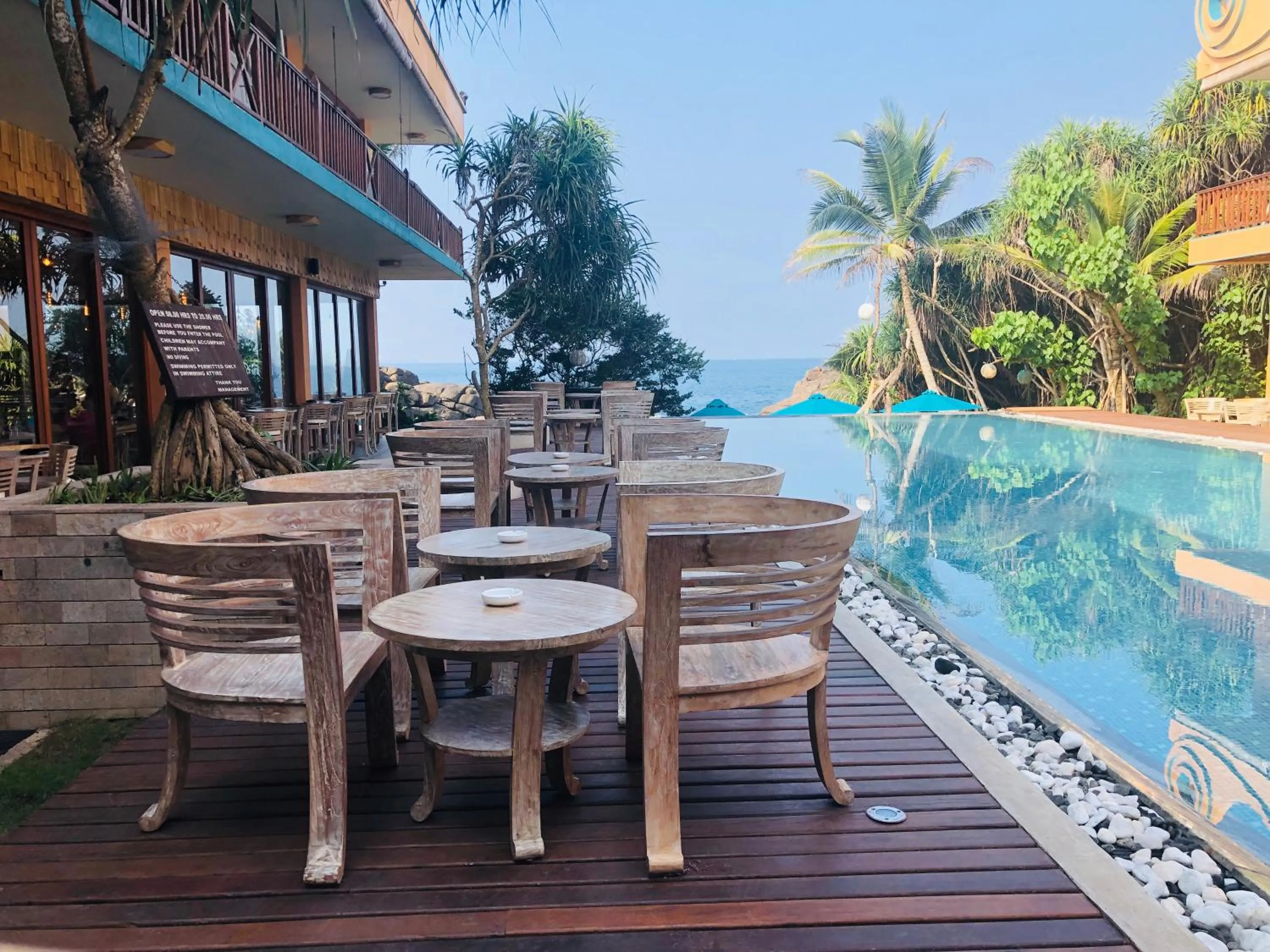 Patio in Thaproban Pavilion Waves