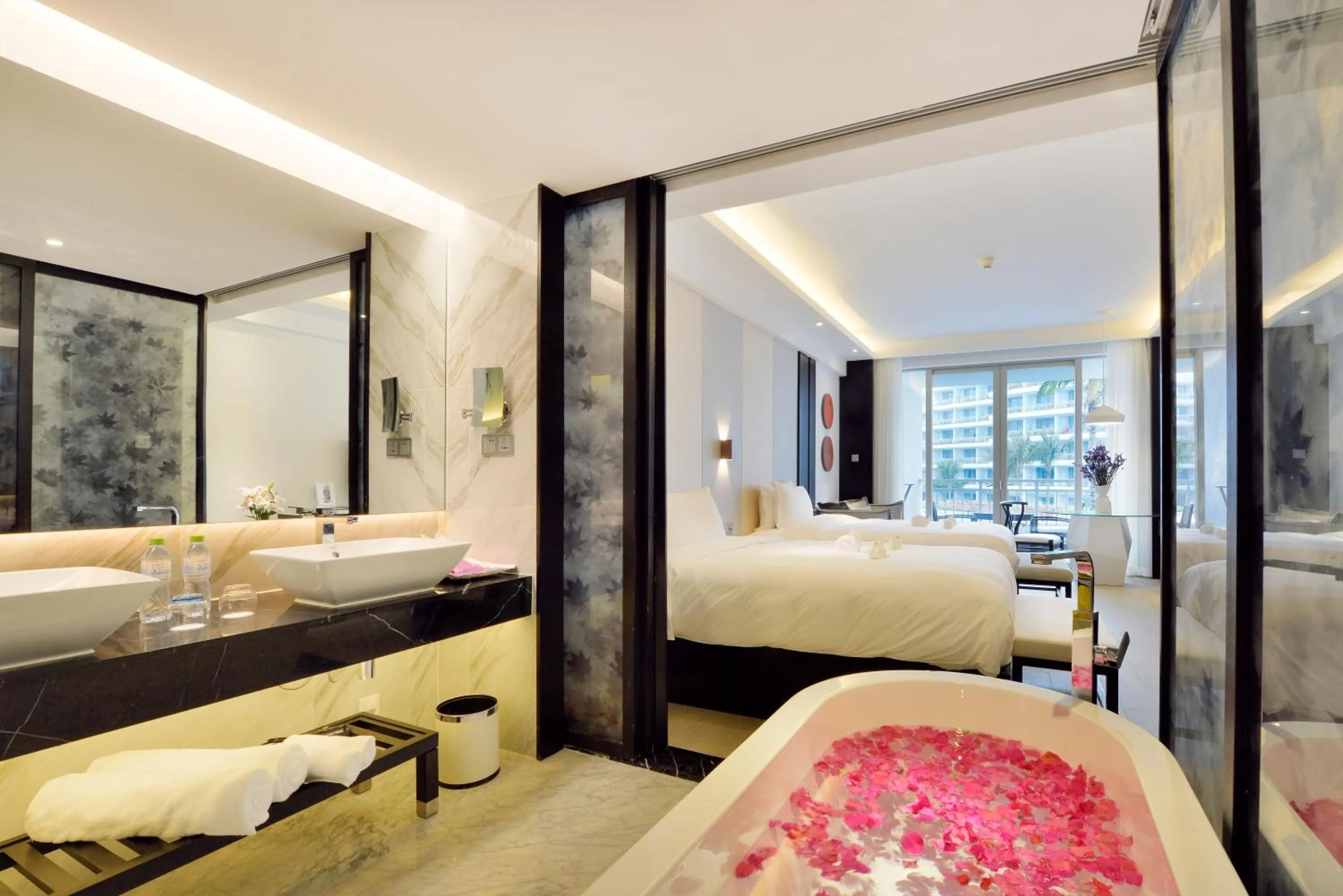 Photo of the whole room in Palace Resort Villas Yalong Bay Sanya