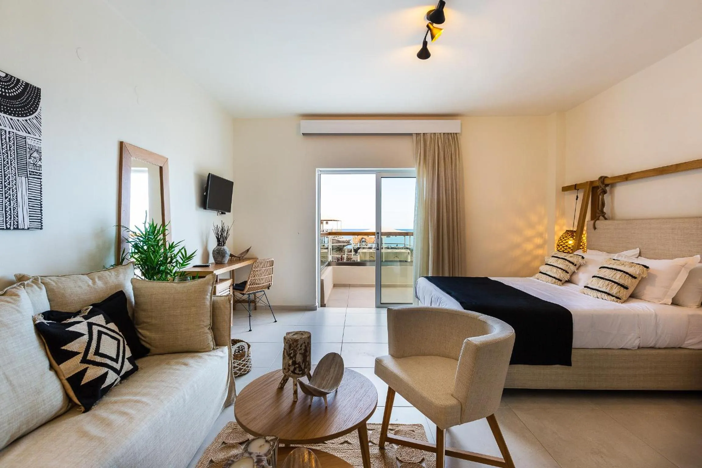 TV and multimedia, Bed in Nostos Beach Boutique Hotel