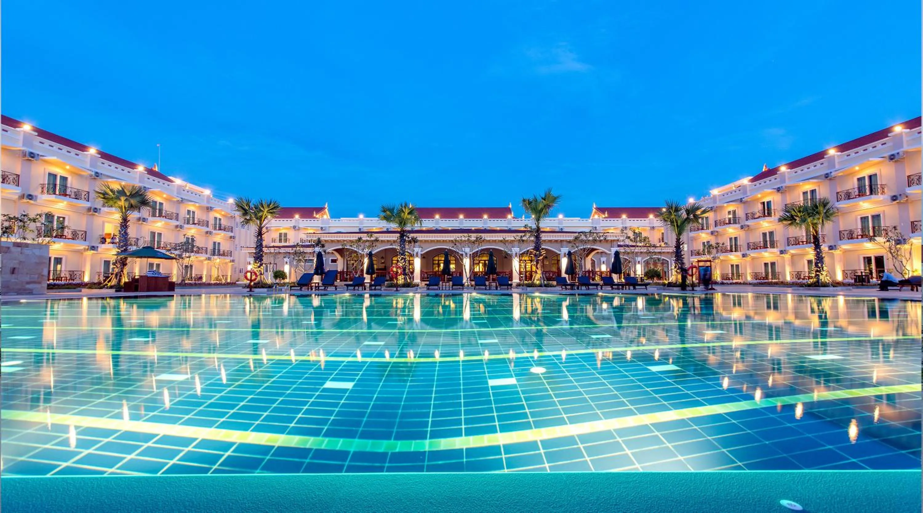 Swimming pool in Sokha Palace Siem Reap Hotel