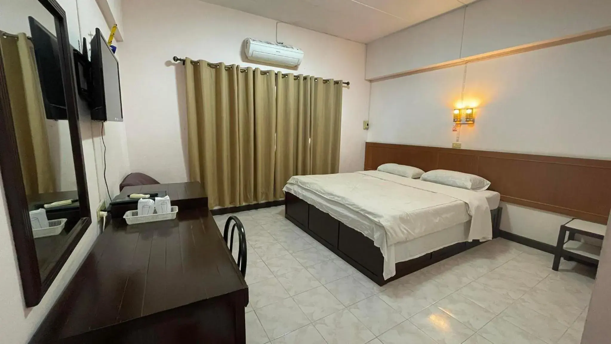 Double Room with Private Bathroom in Thaen Thong Hotel Double Room with Private Bathroom in Thaen Thong Hotel