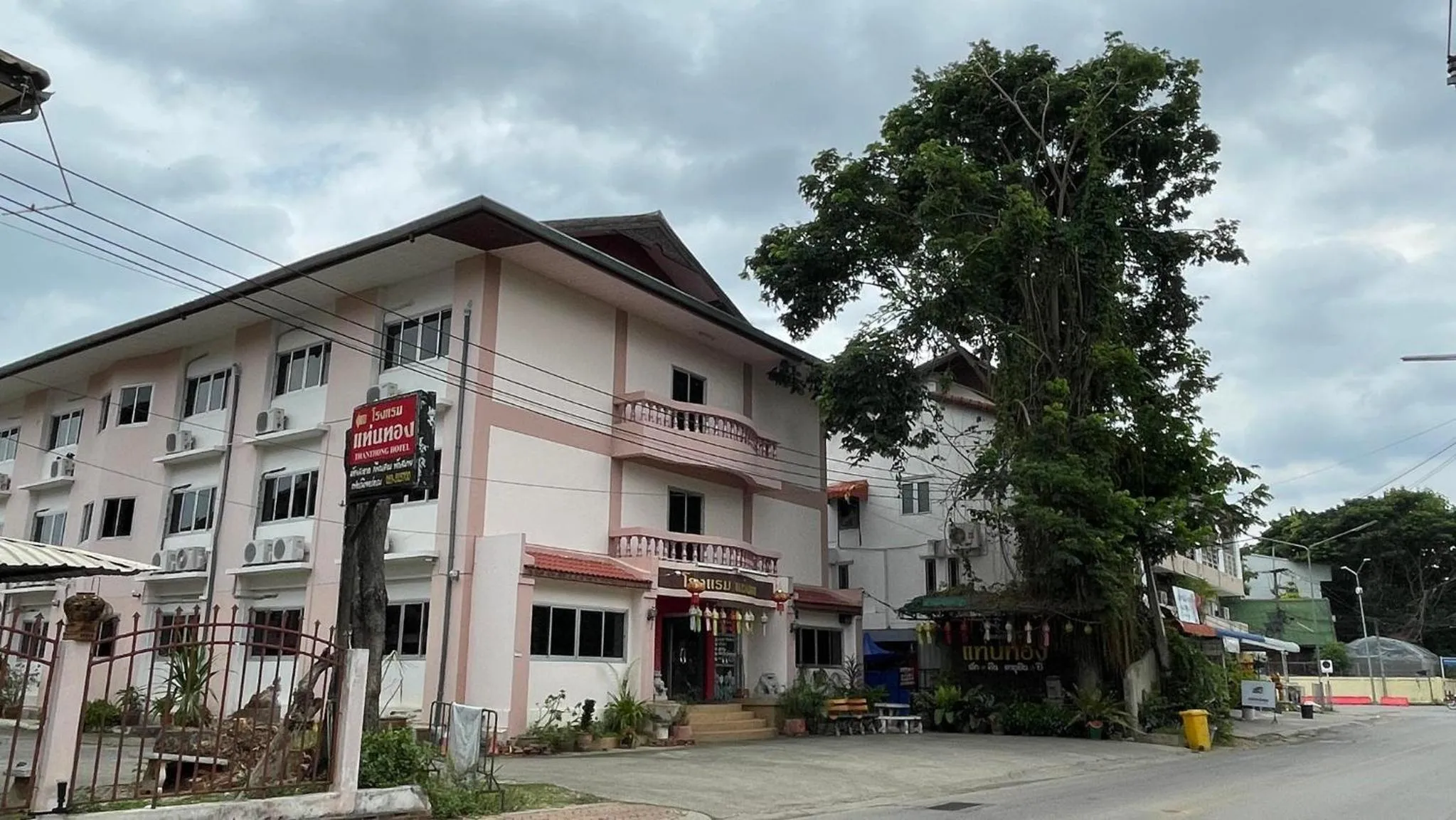 Property building in Thaen Thong Hotel